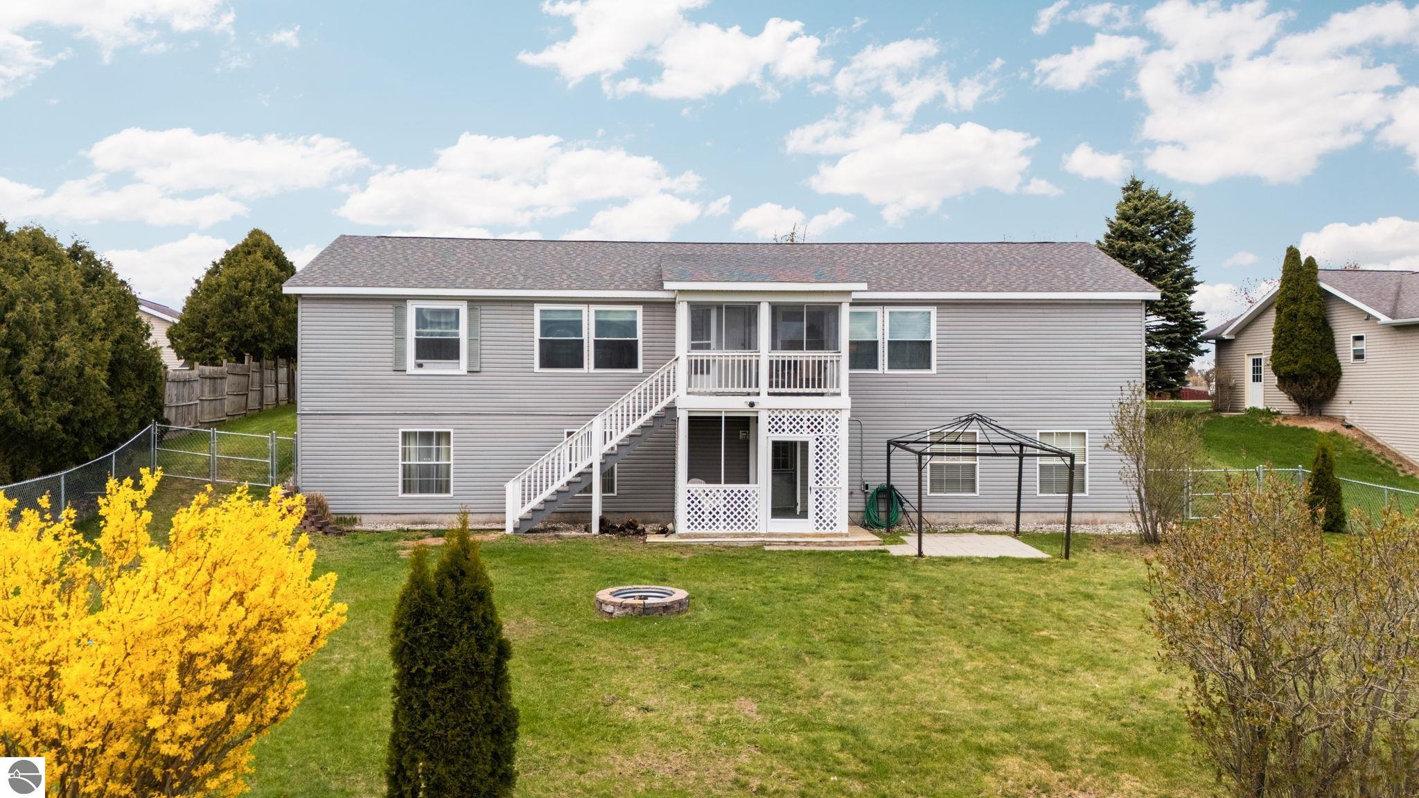 635 Autumnview Lane