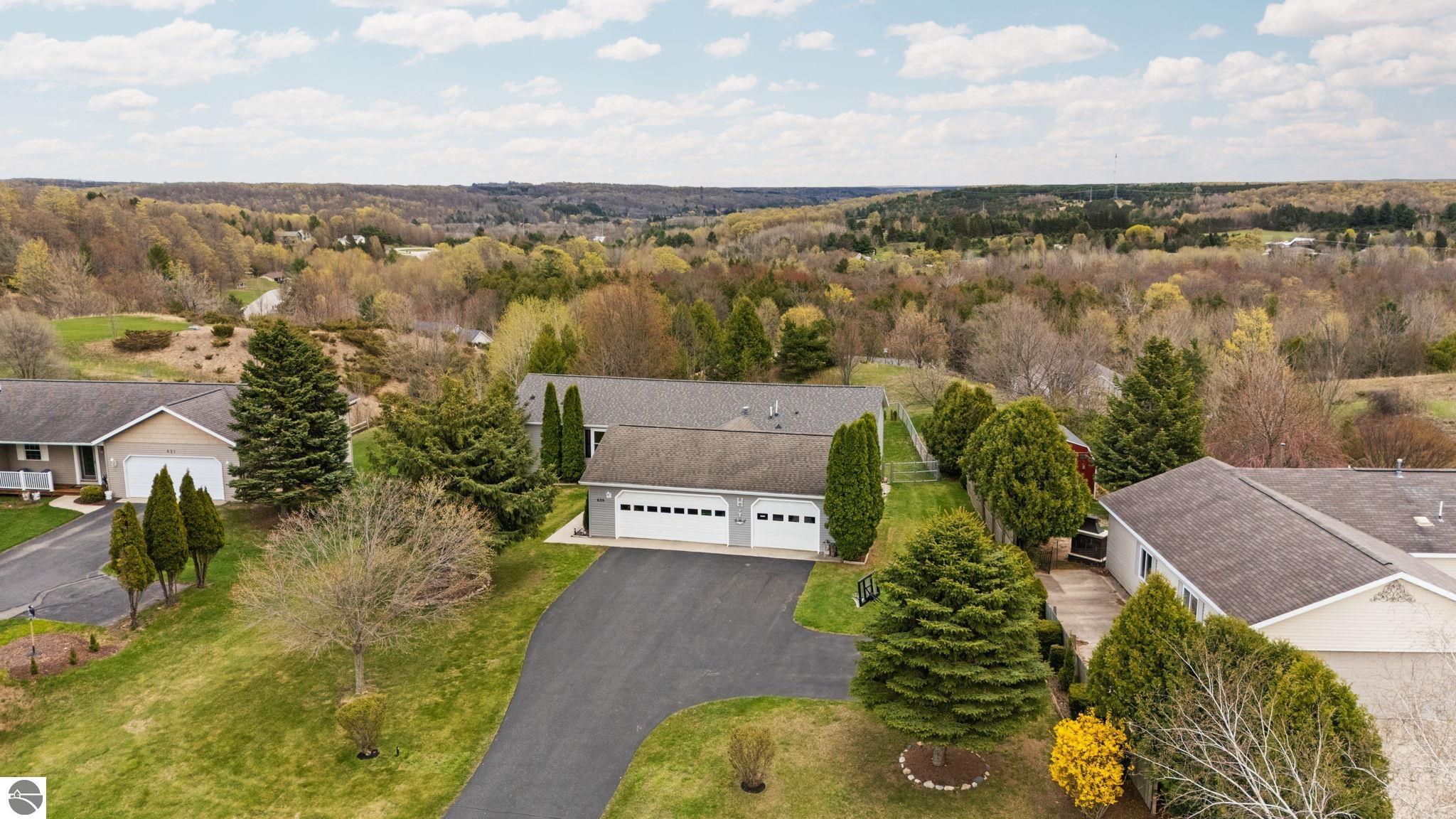 635 Autumnview Lane