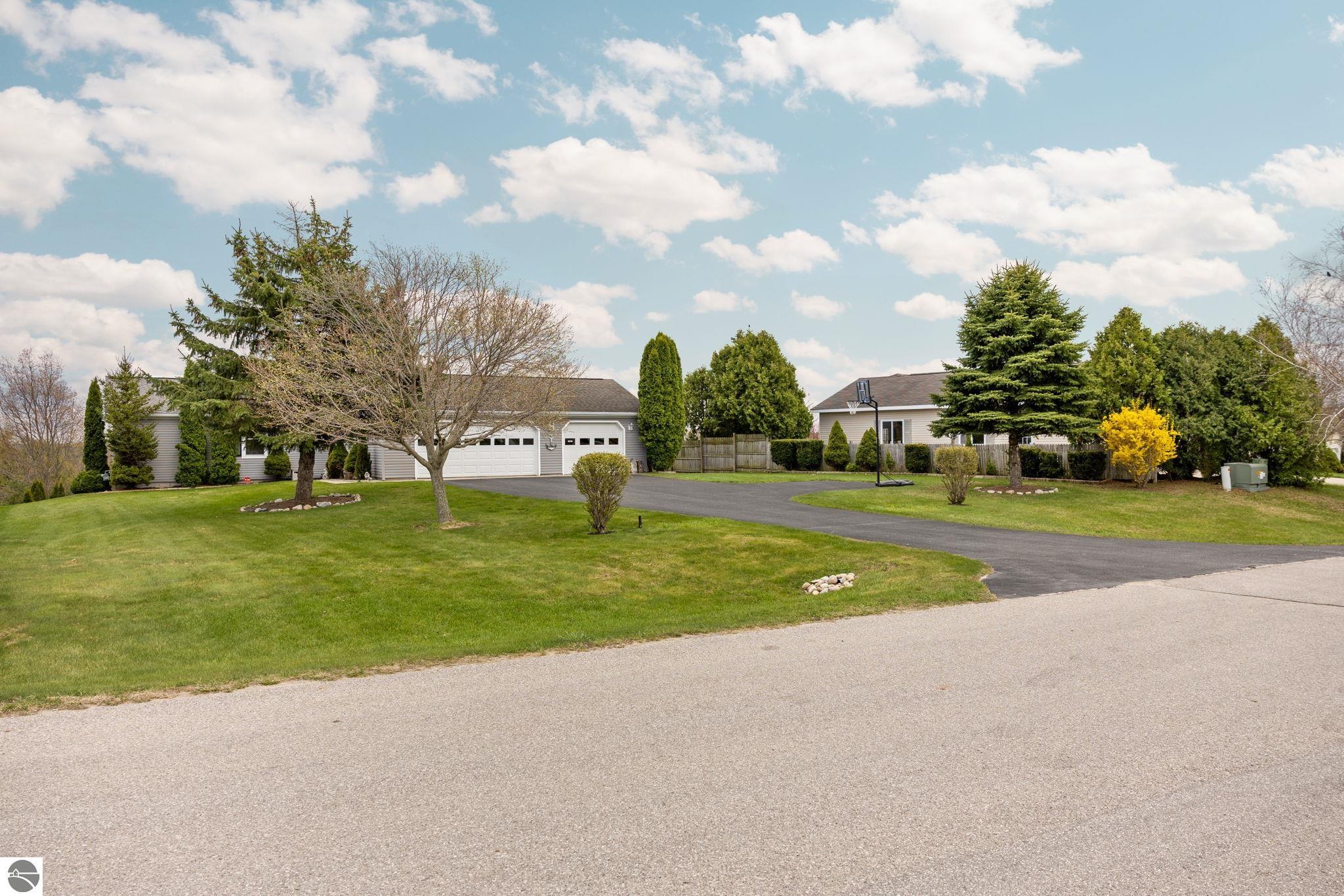 635 Autumnview Lane