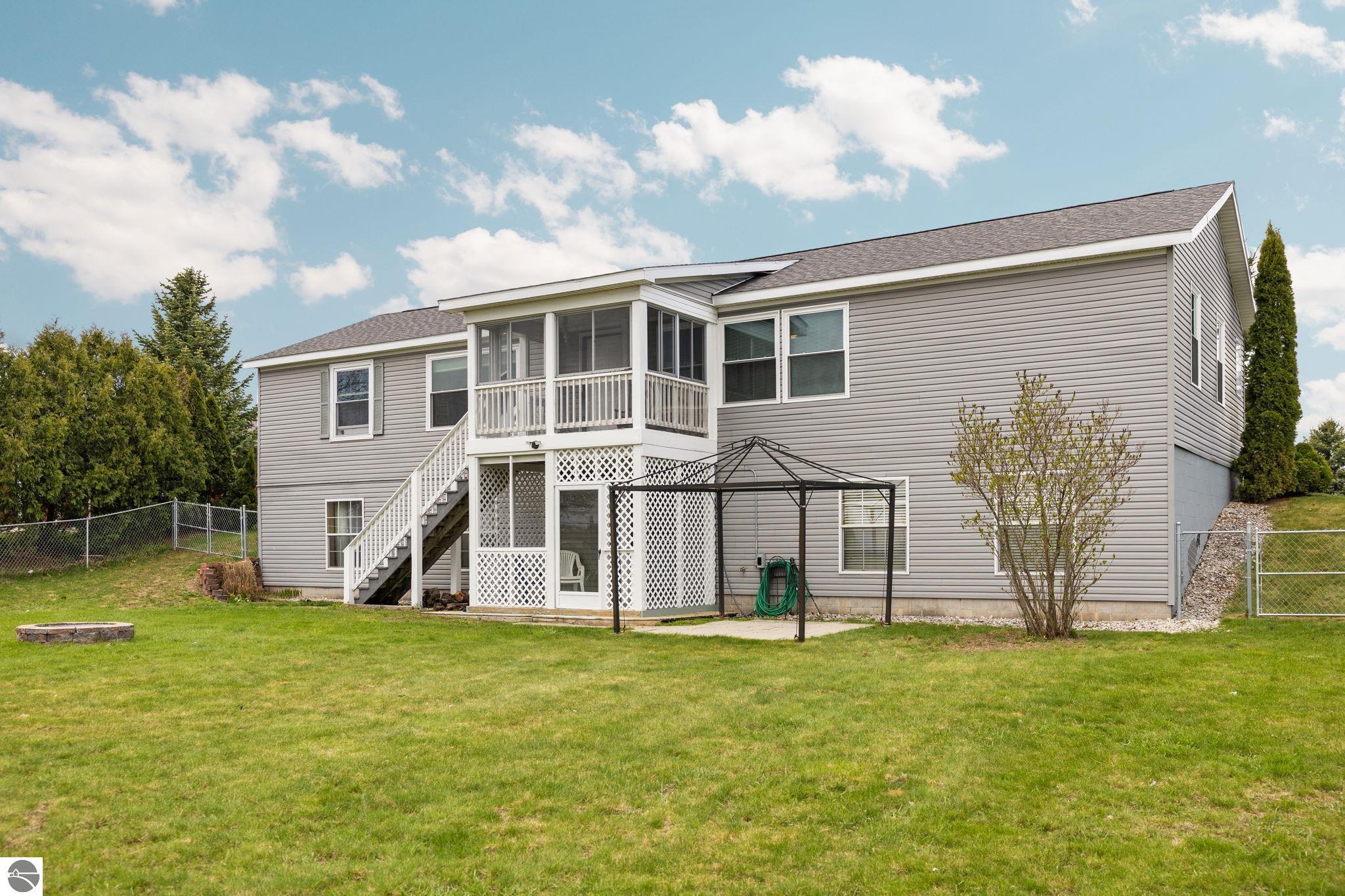 635 Autumnview Lane