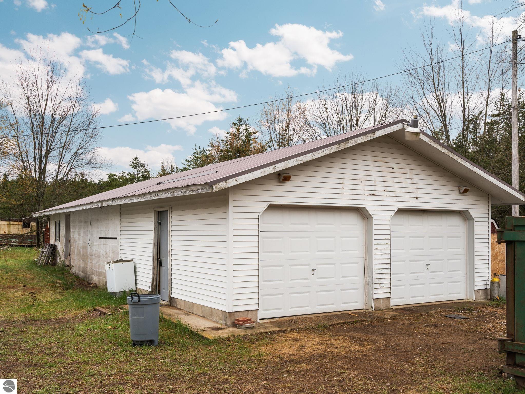 960 E 32 Road