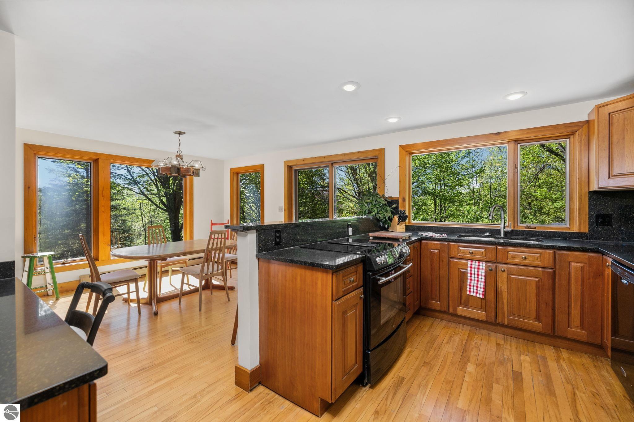 9393 Lou-Len Lane