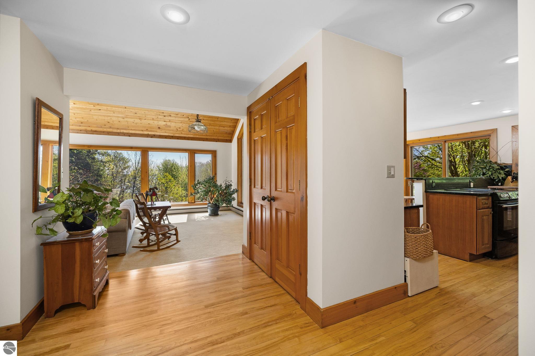 9393 Lou-Len Lane