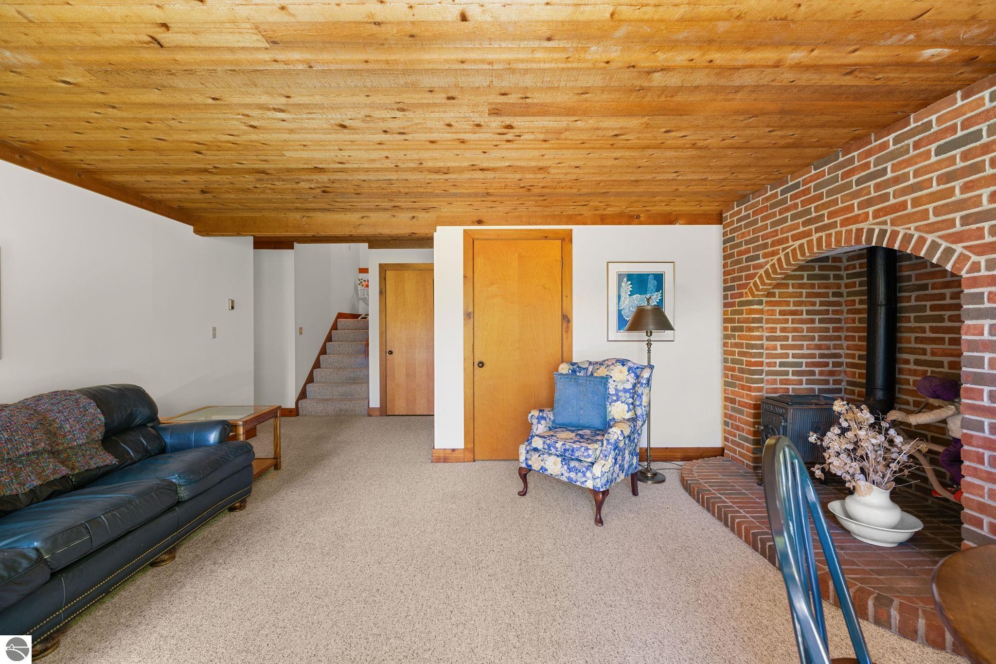 9393 Lou-Len Lane