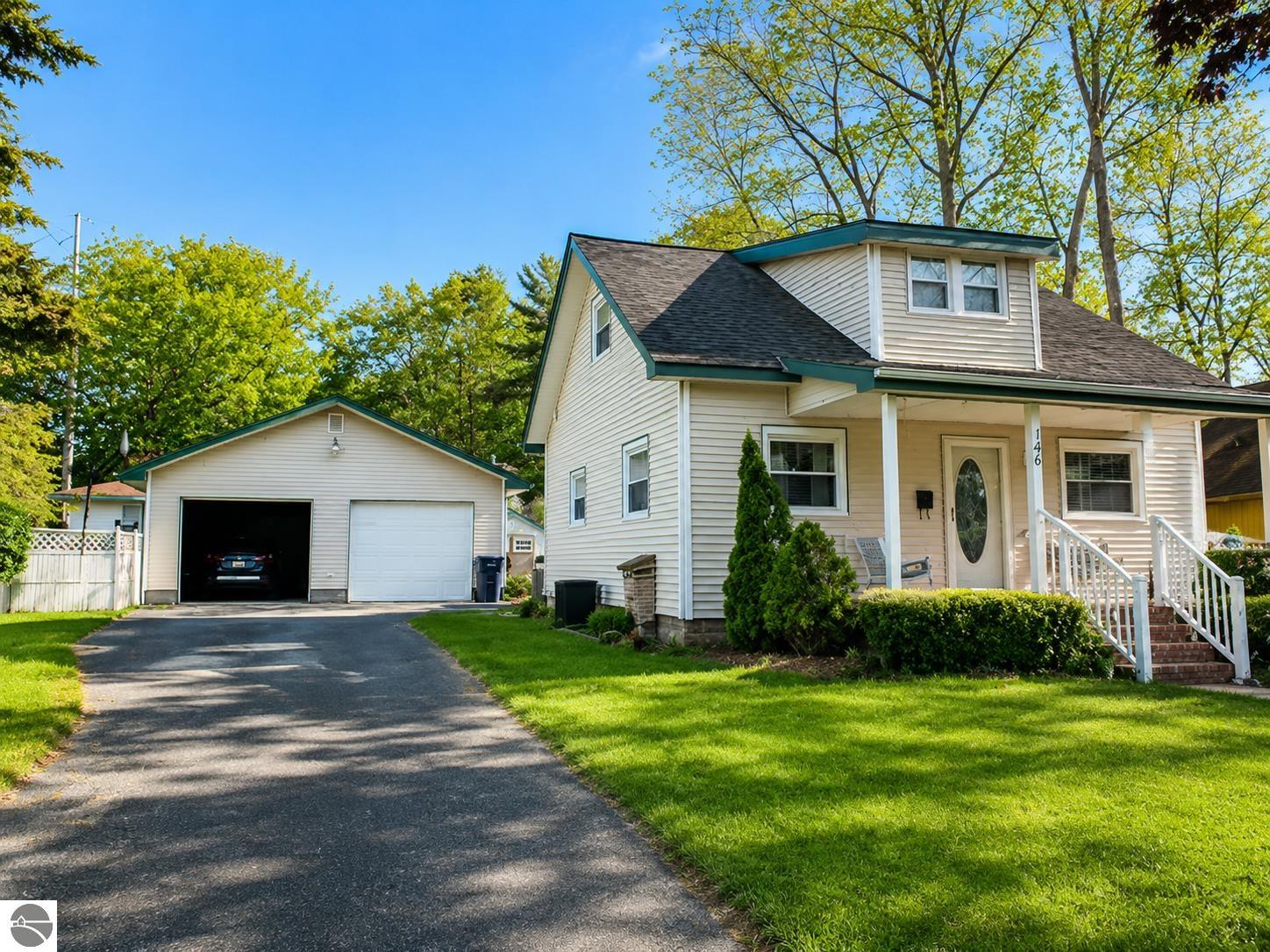 146 E Sixteenth Street