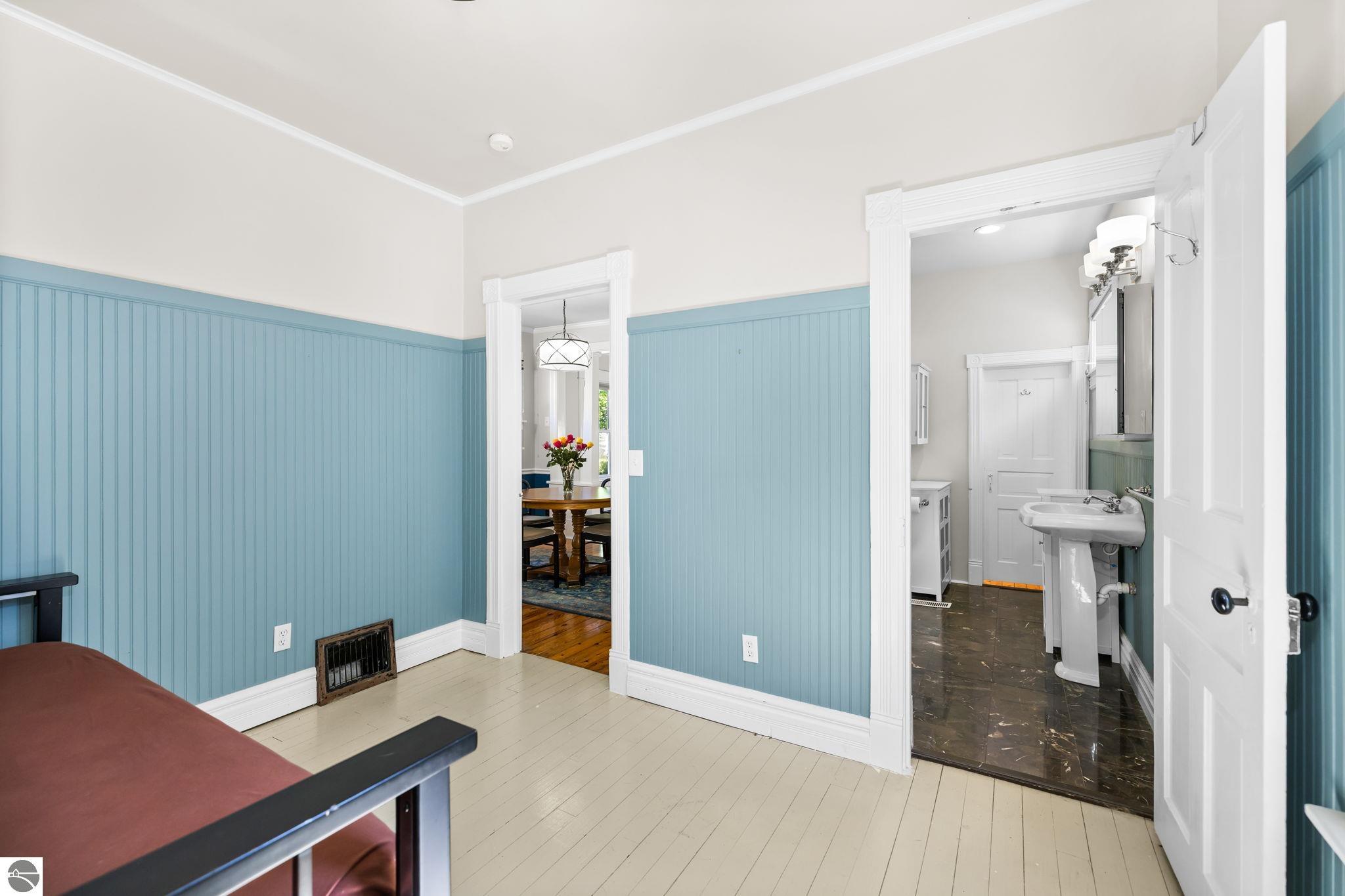316 W Tenth Street