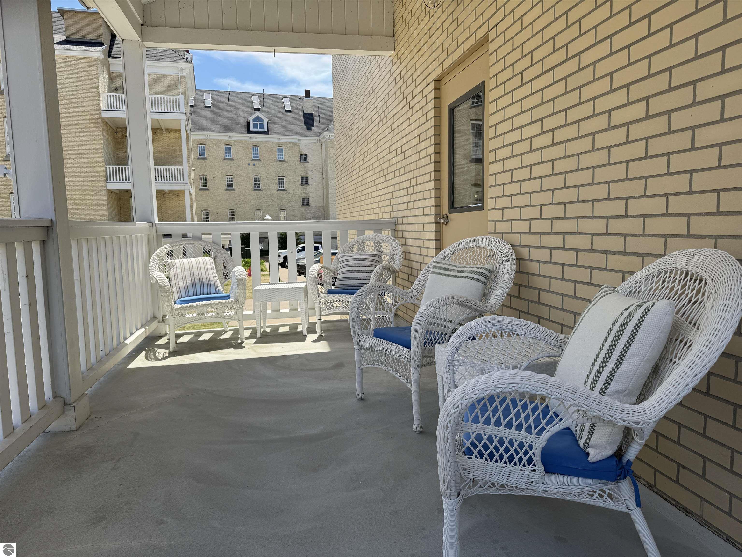 810-201 Cottageview Drive # 201