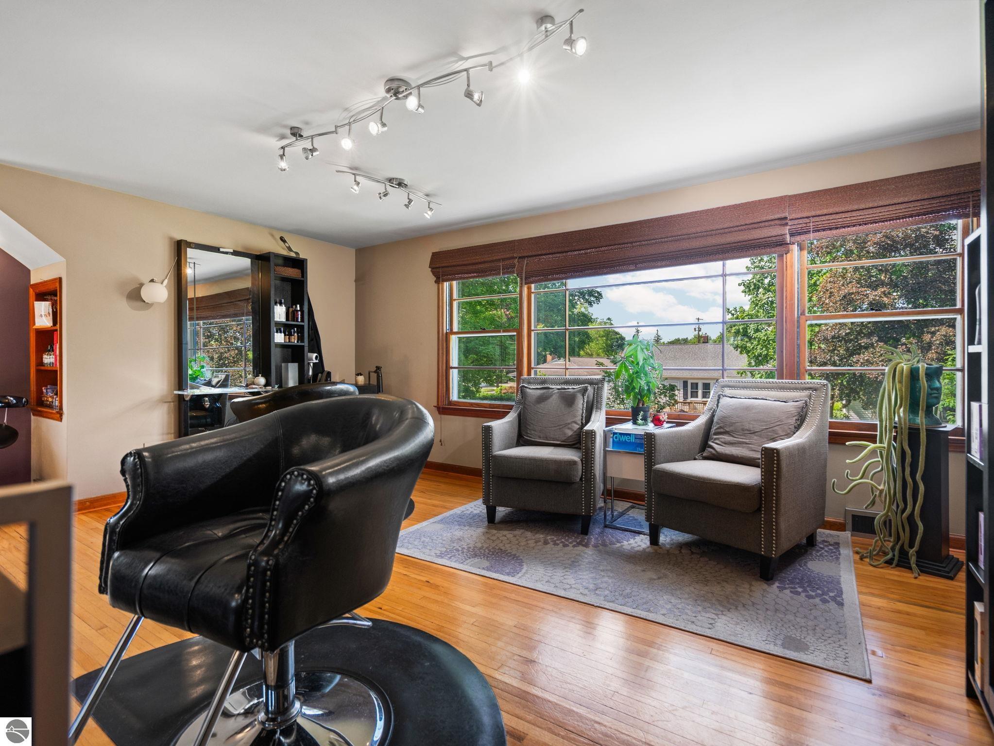 535 W Twelfth Street