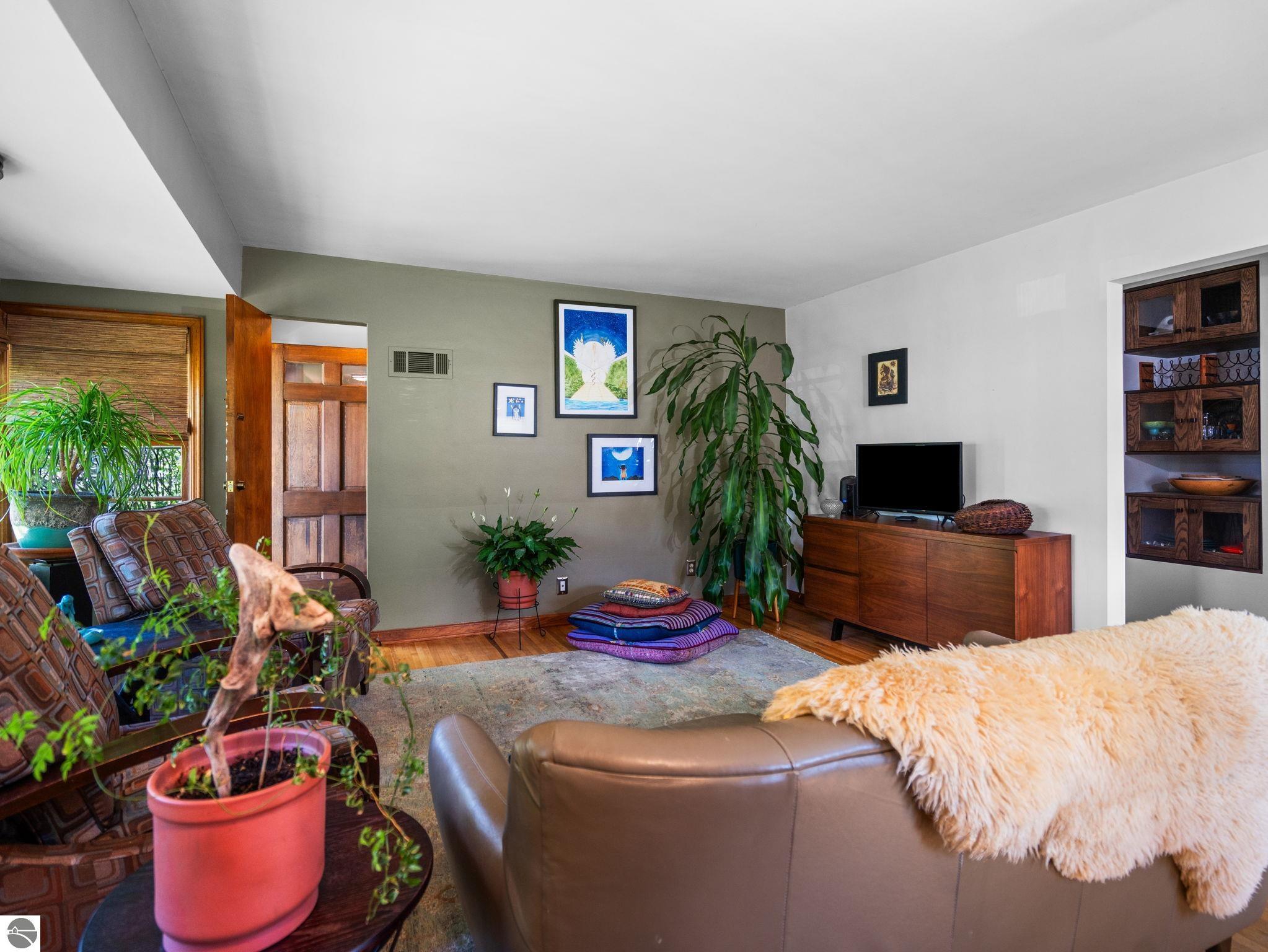 535 W Twelfth Street
