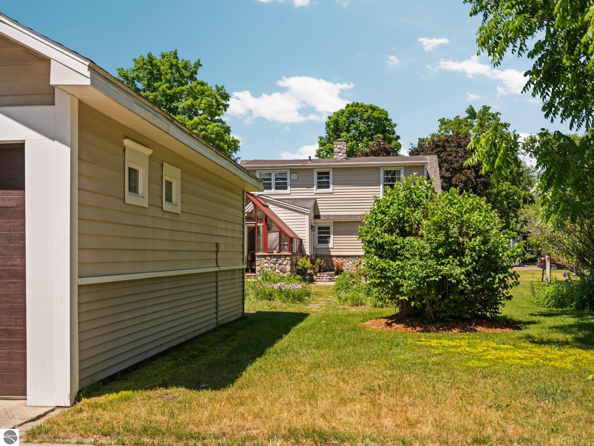 535 W Twelfth Street