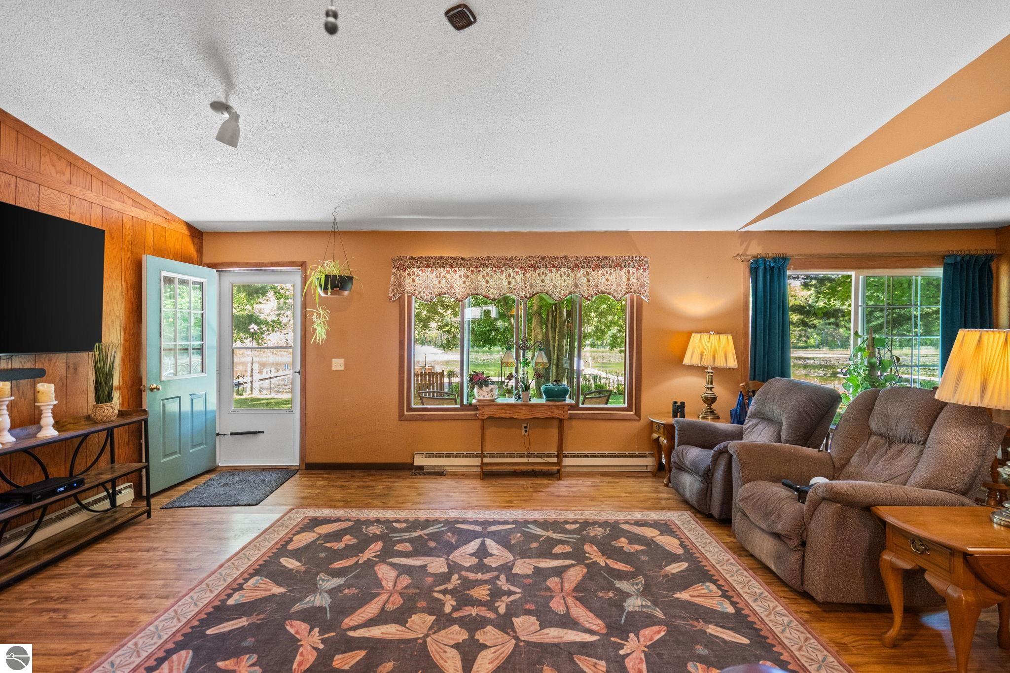 5596 NE Rita Drive