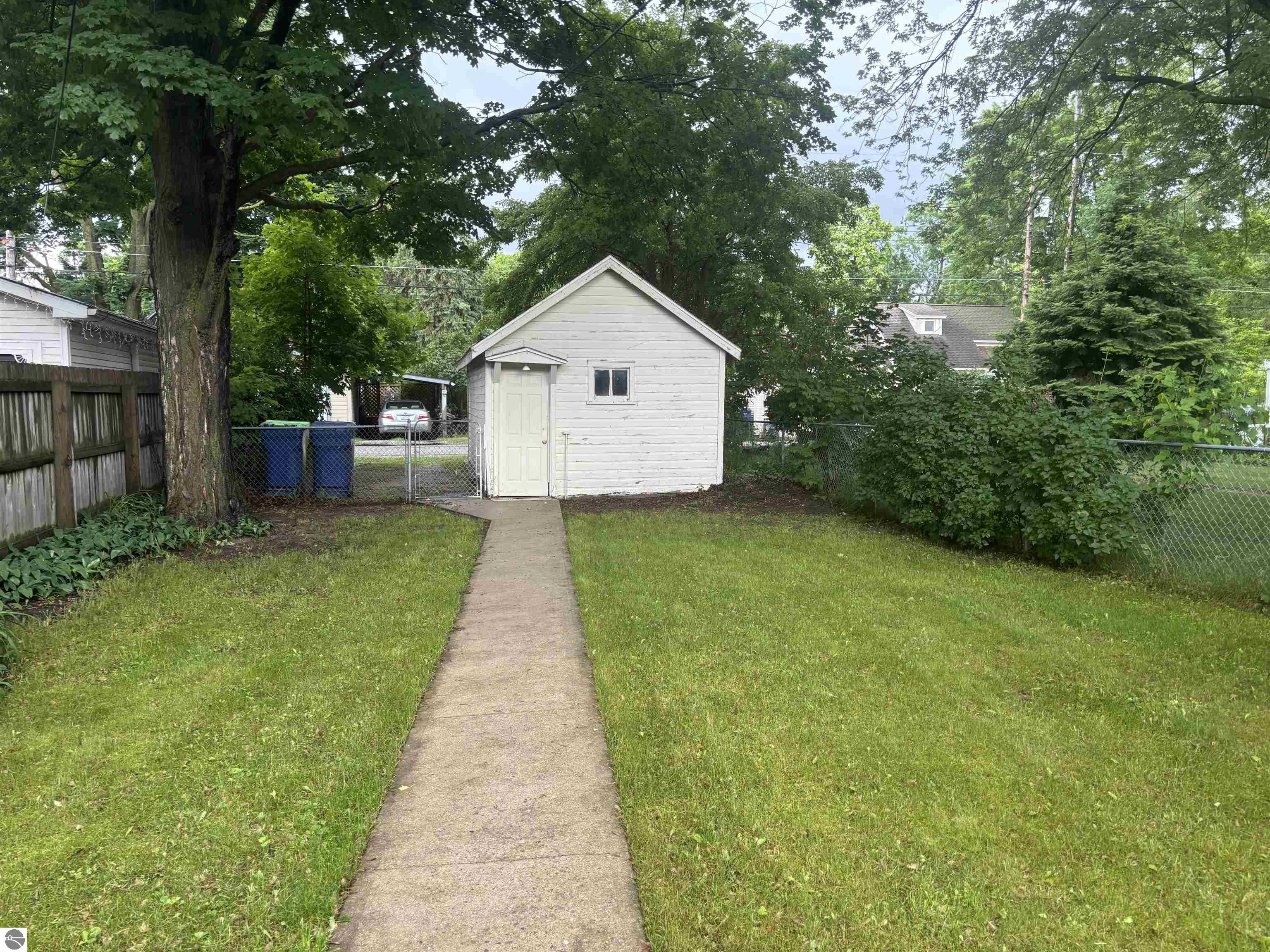 215 W Tenth Street