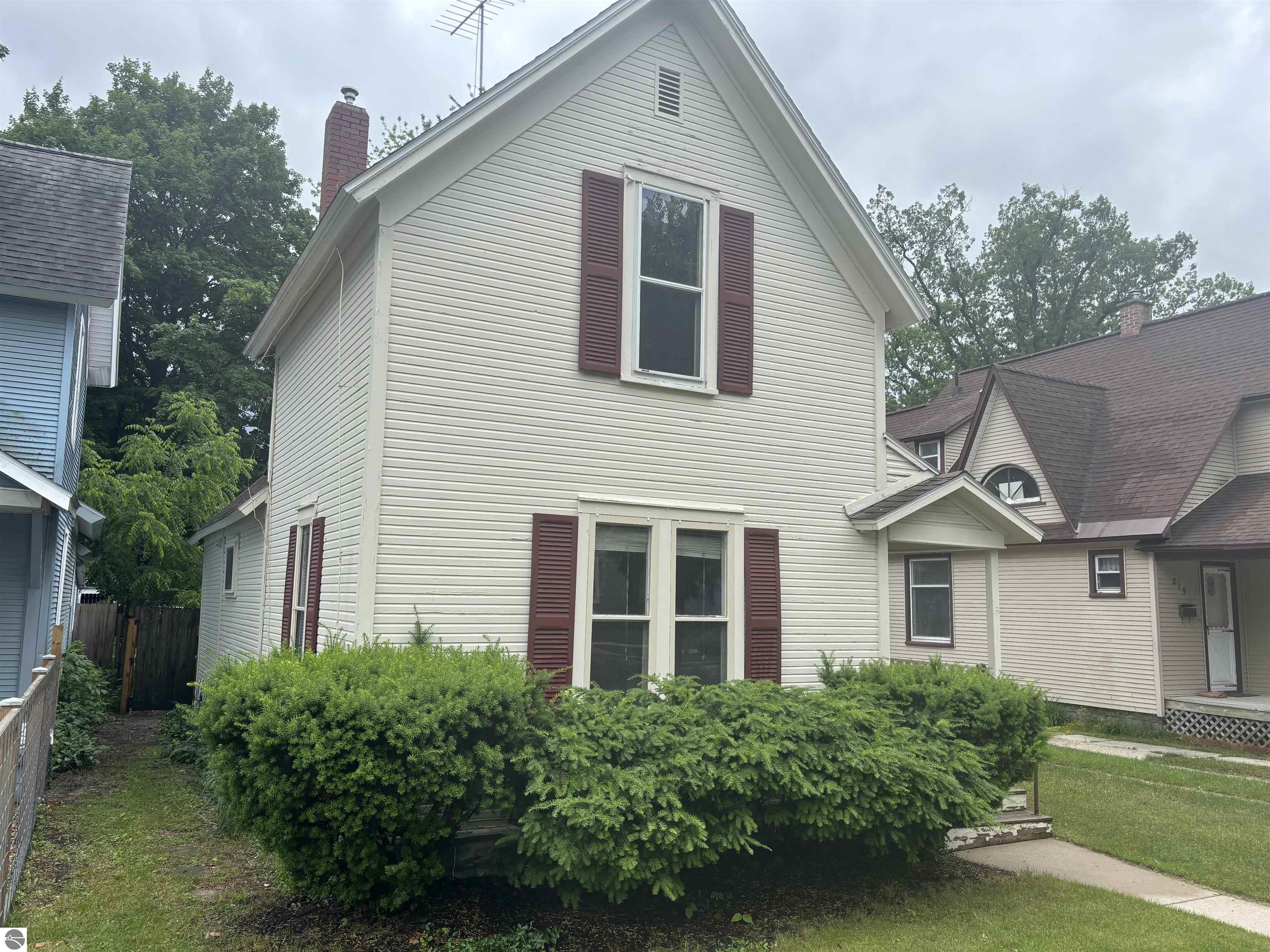 215 W Tenth Street