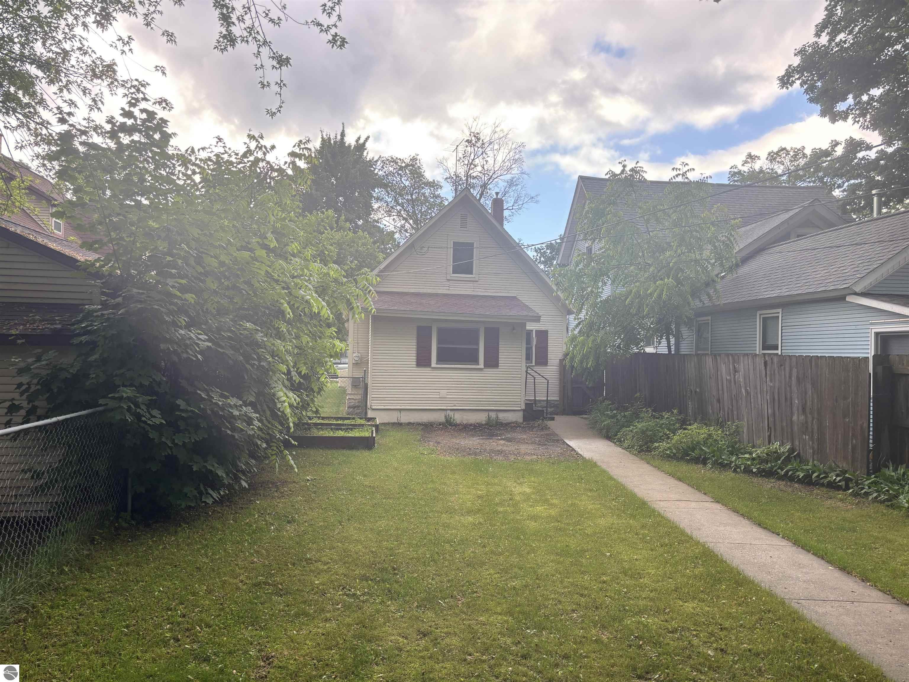 215 W Tenth Street