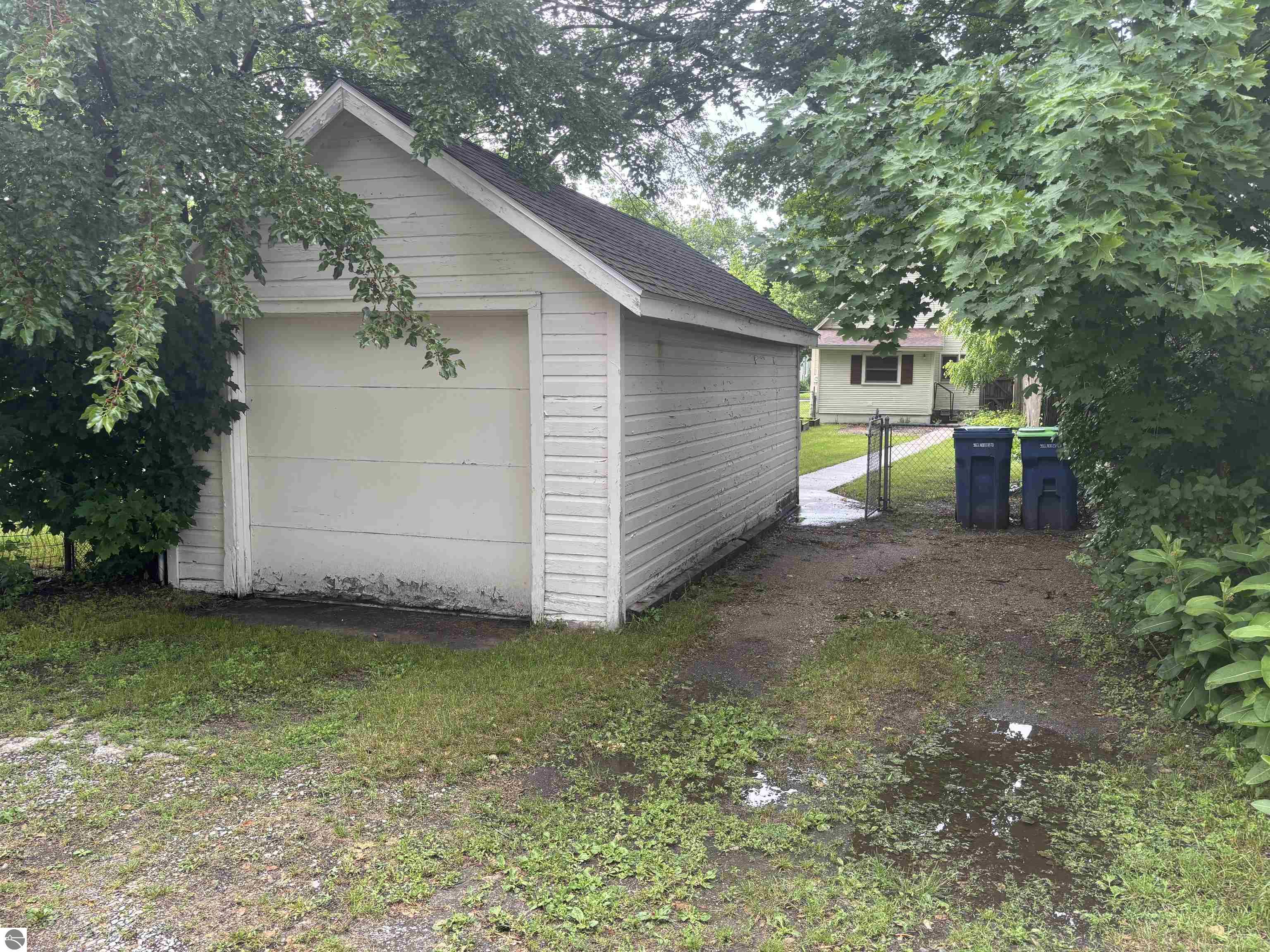 215 W Tenth Street