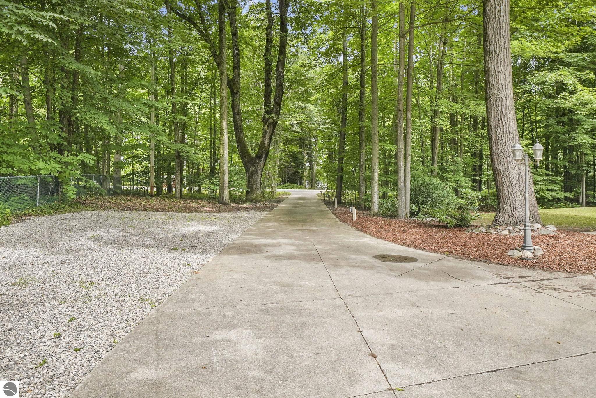 712 N South Long Lake Road