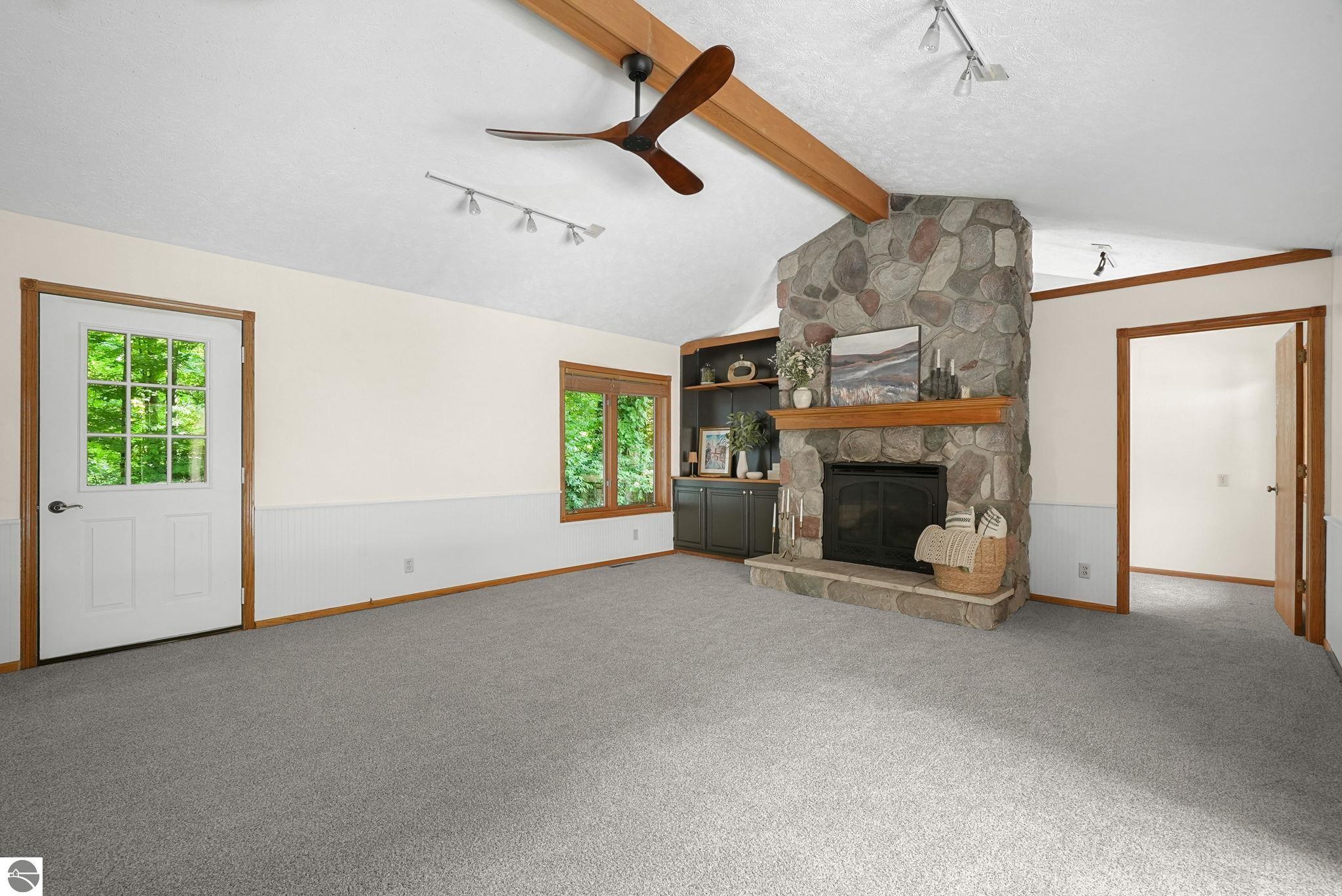 712 N South Long Lake Road