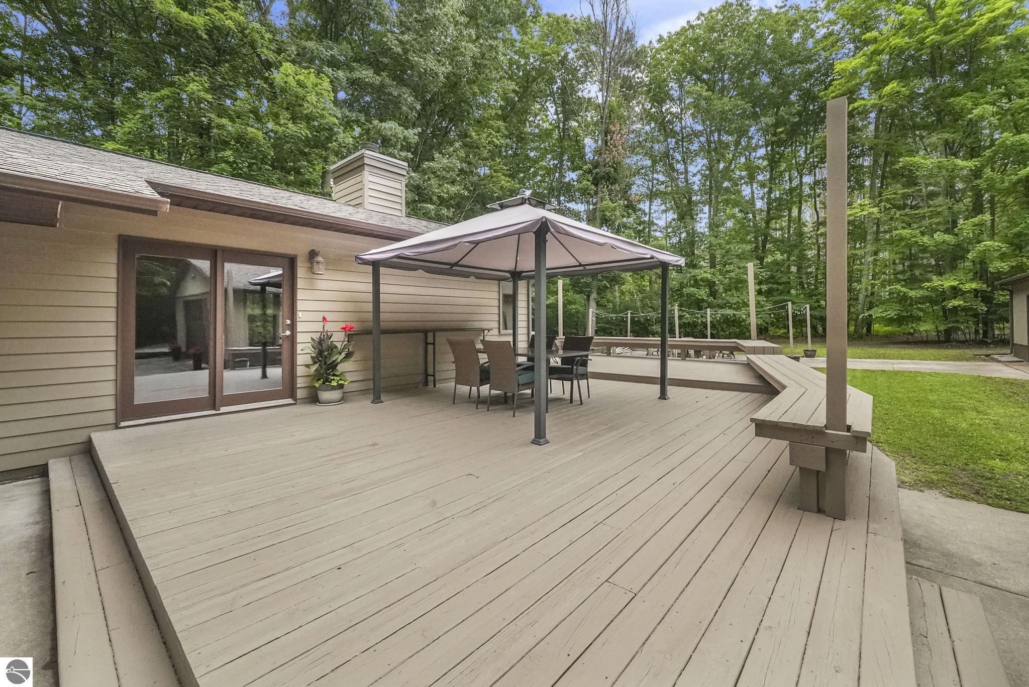 712 N South Long Lake Road