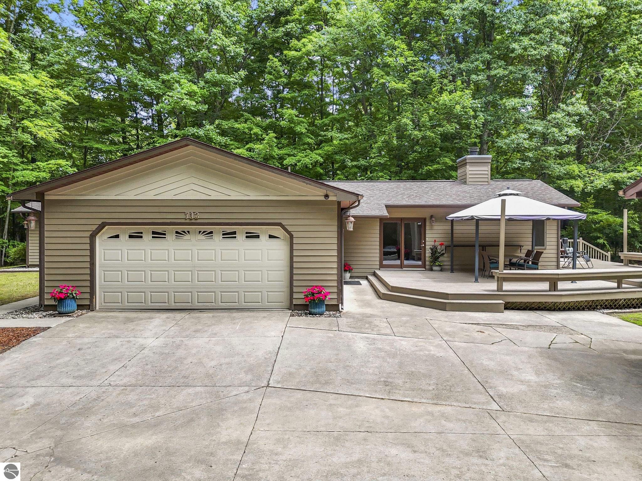 712 N South Long Lake Road
