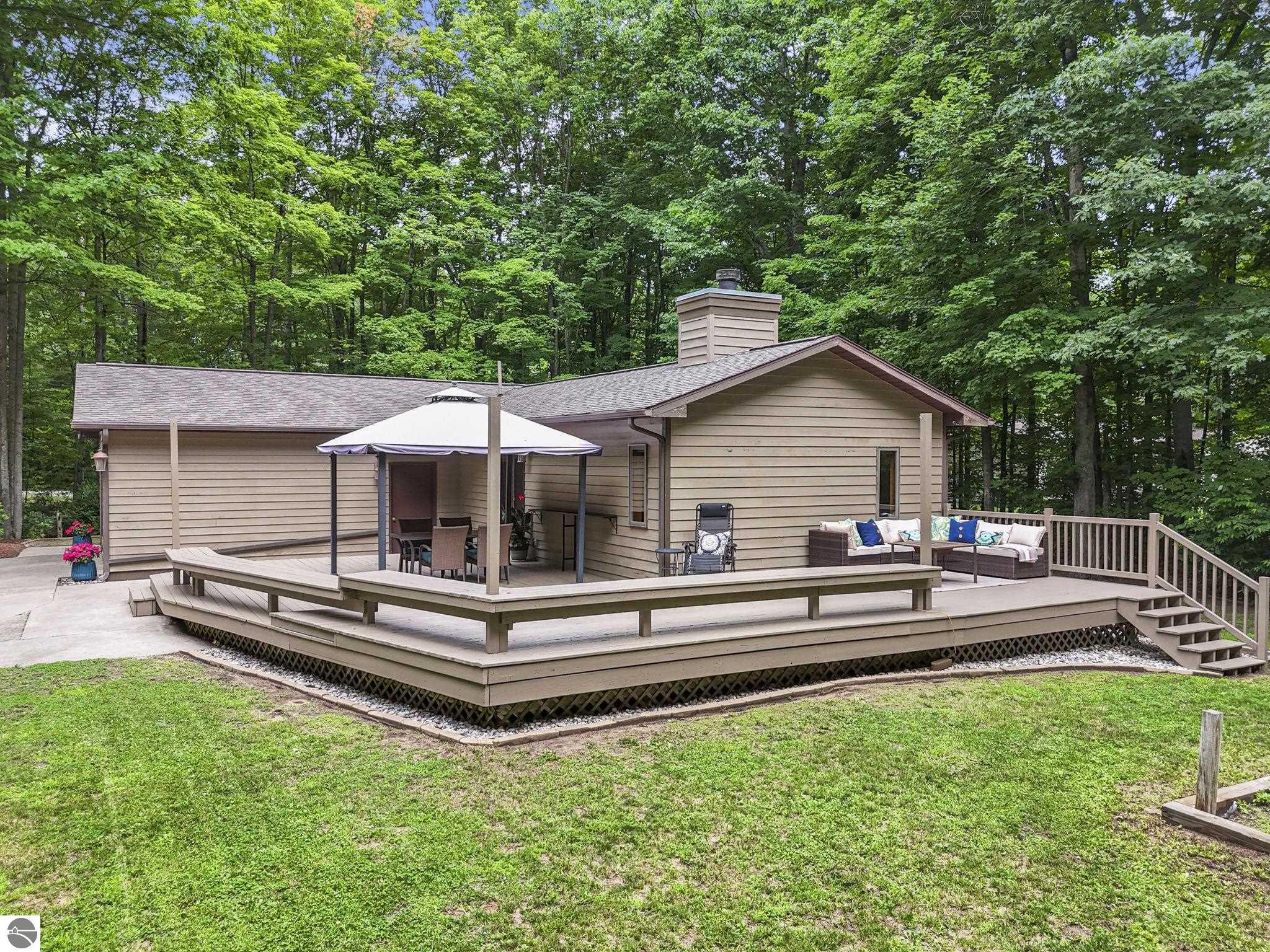 712 N South Long Lake Road