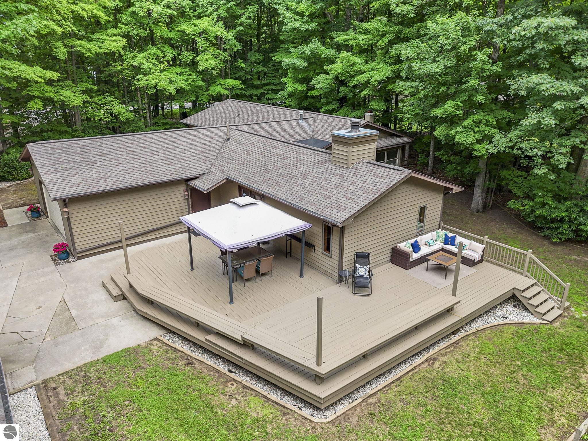 712 N South Long Lake Road
