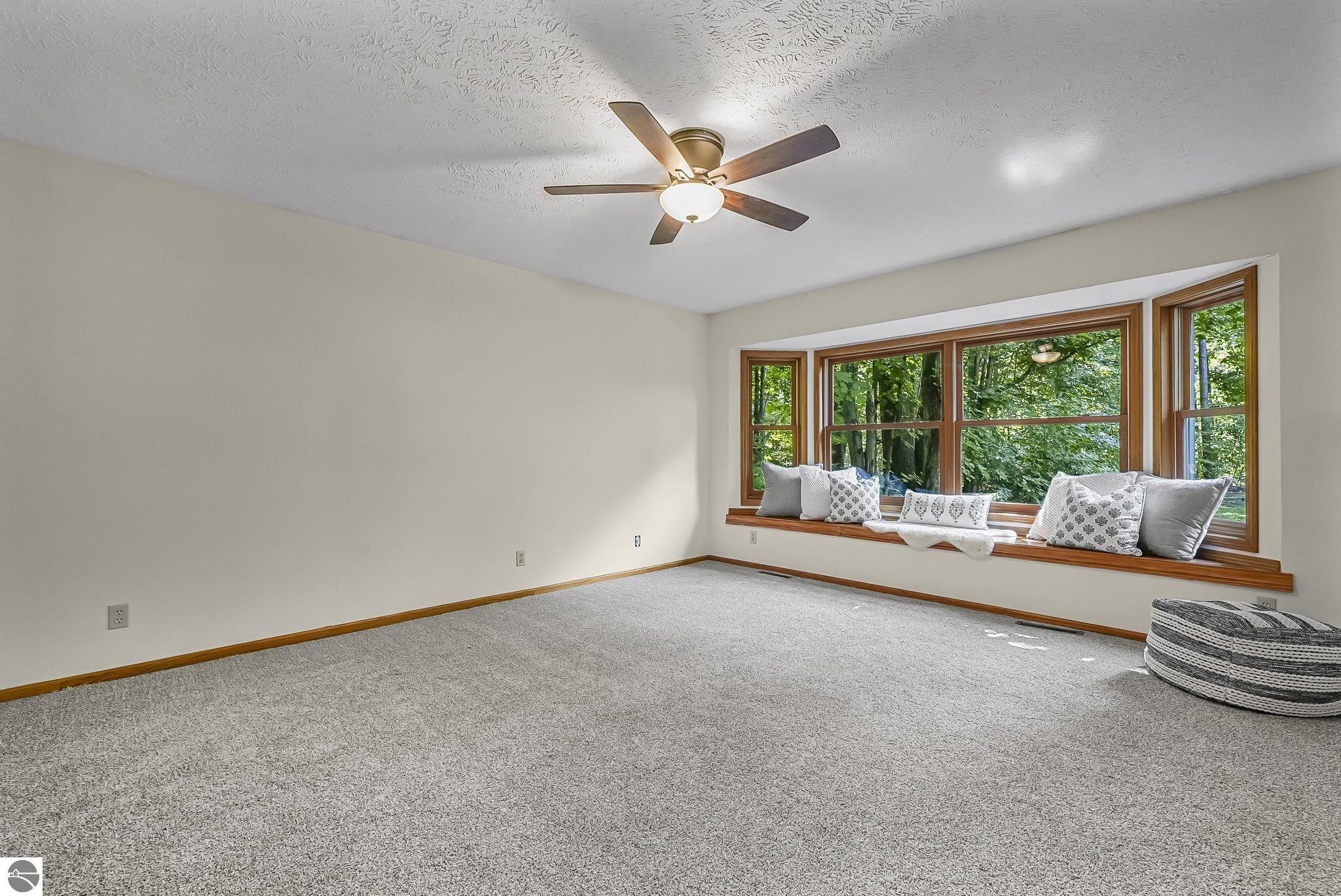712 N South Long Lake Road