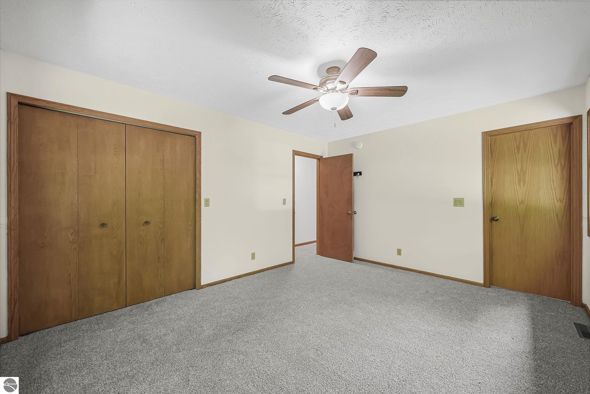 712 N South Long Lake Road