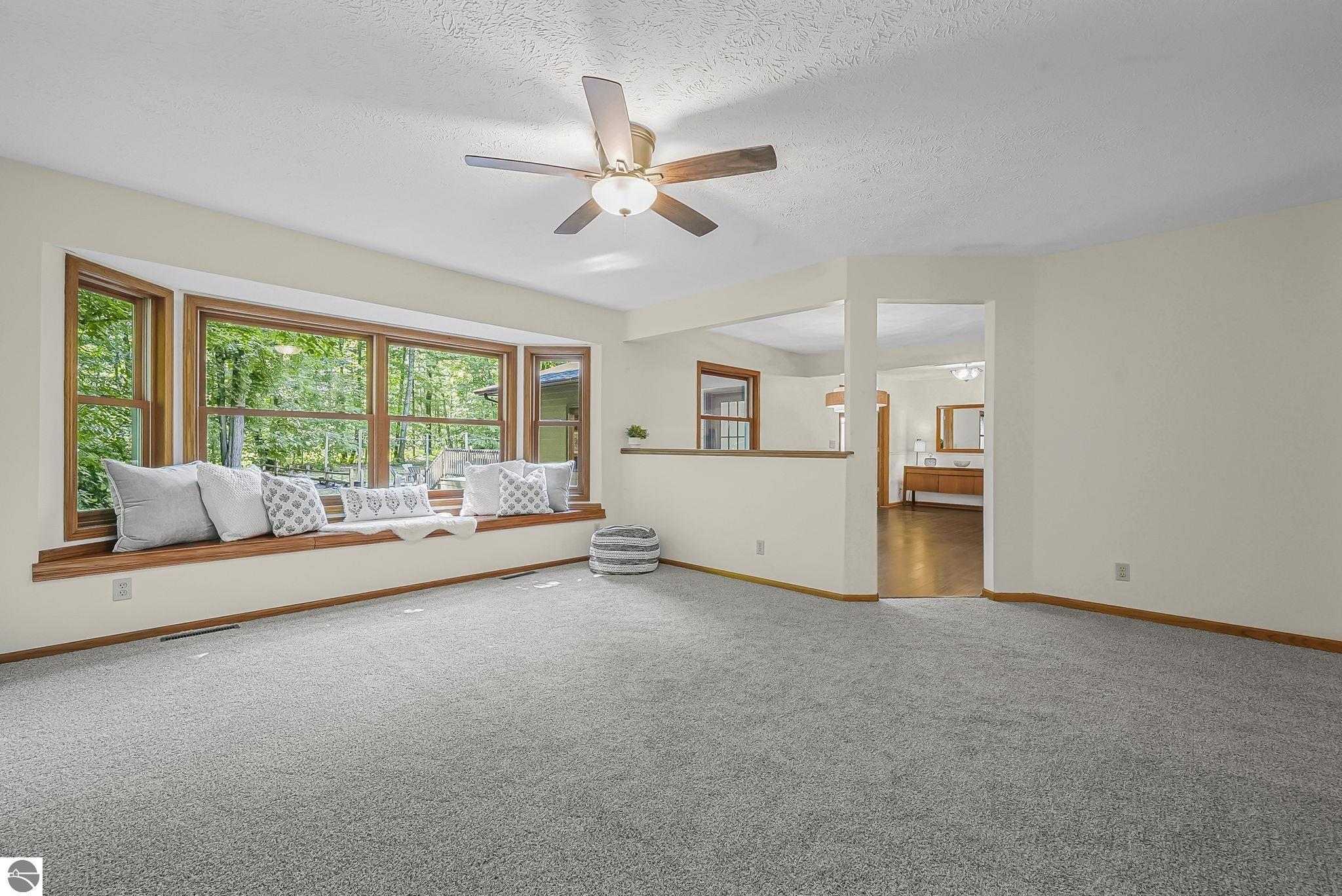 712 N South Long Lake Road
