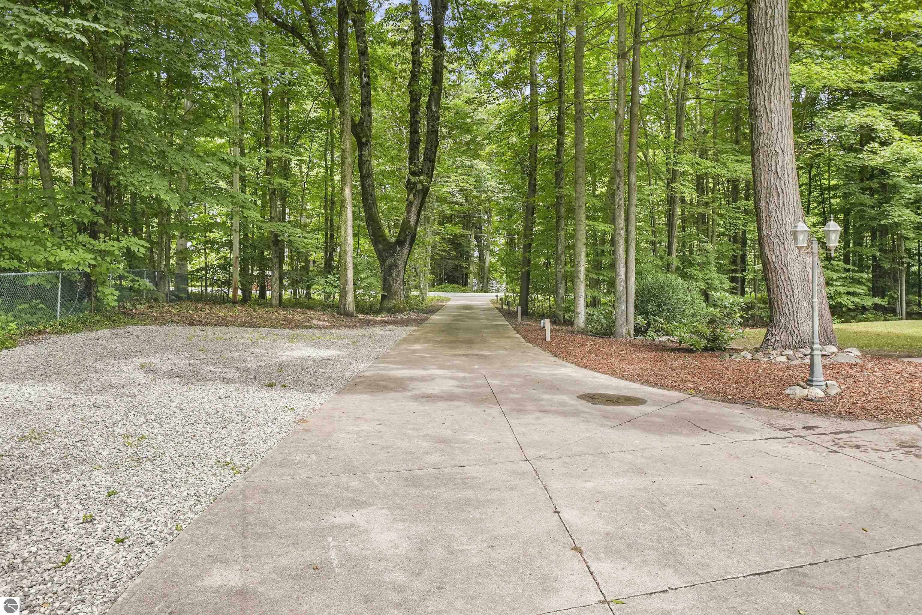 712 N South Long Lake Road