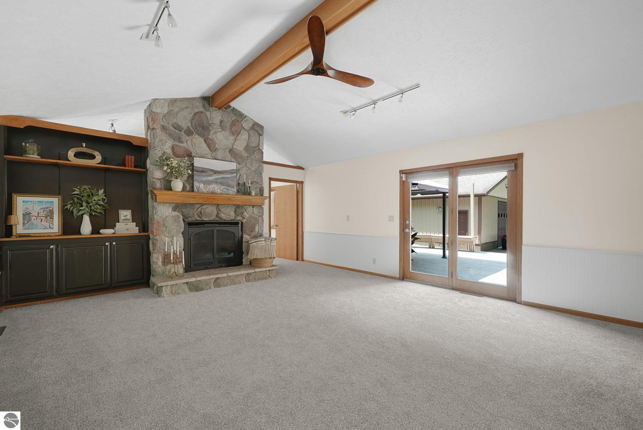 712 N South Long Lake Road