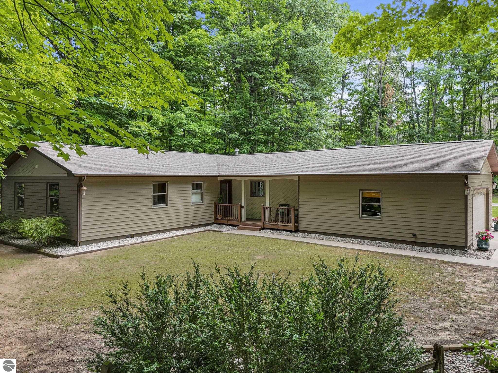 712 N South Long Lake Road
