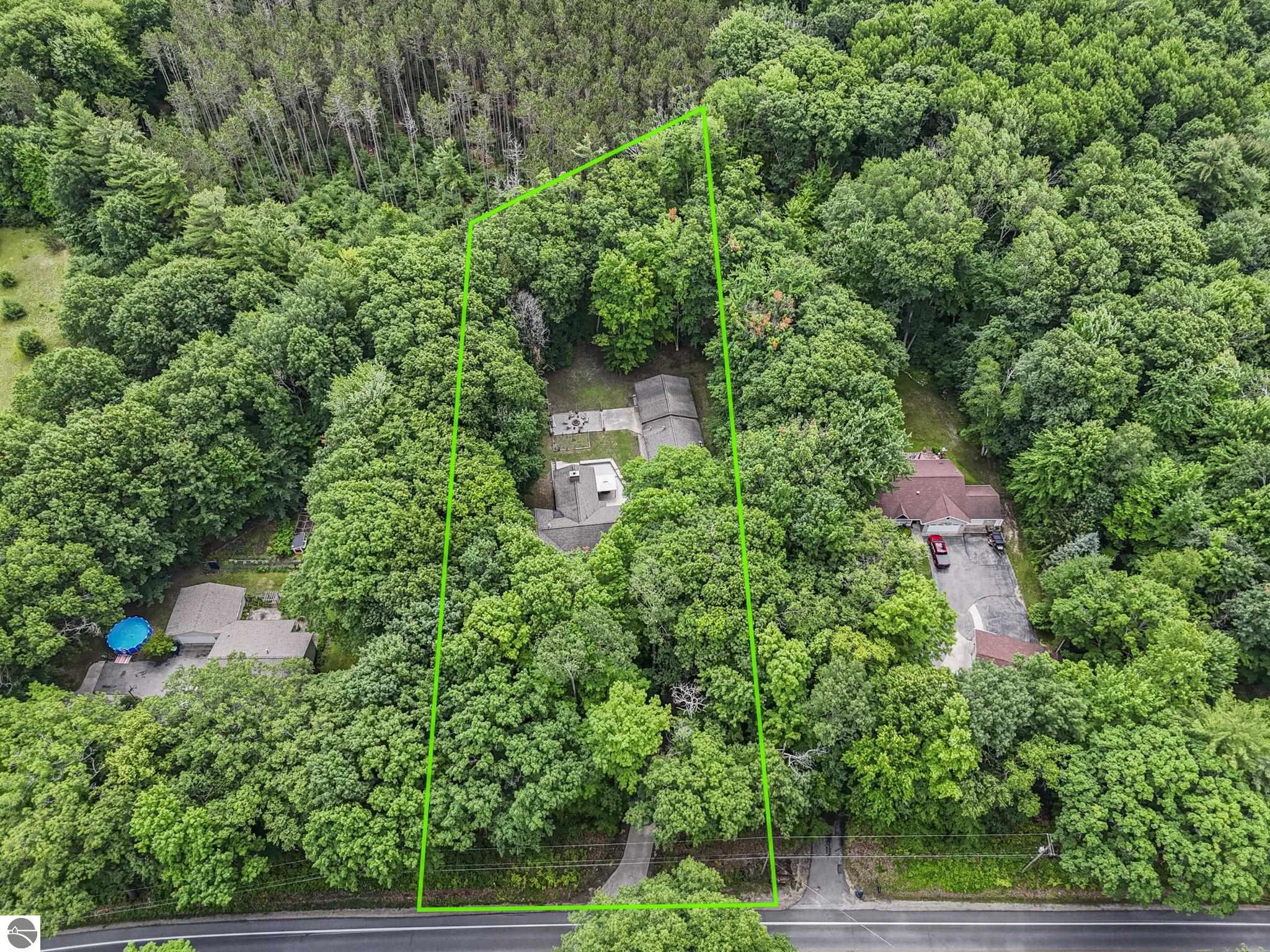 712 N South Long Lake Road