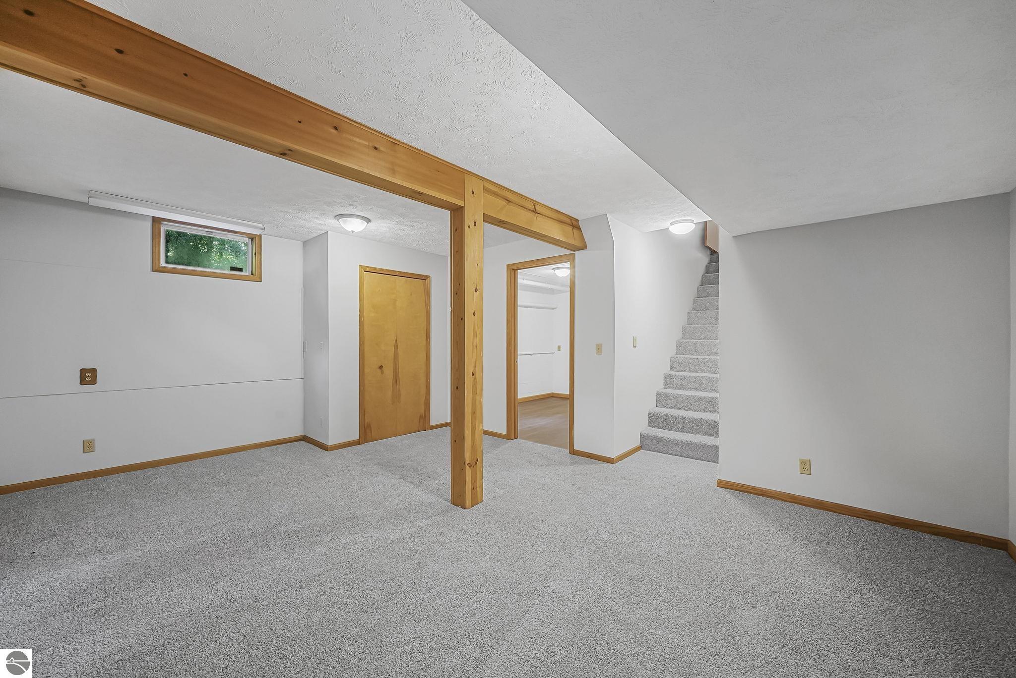 712 N South Long Lake Road