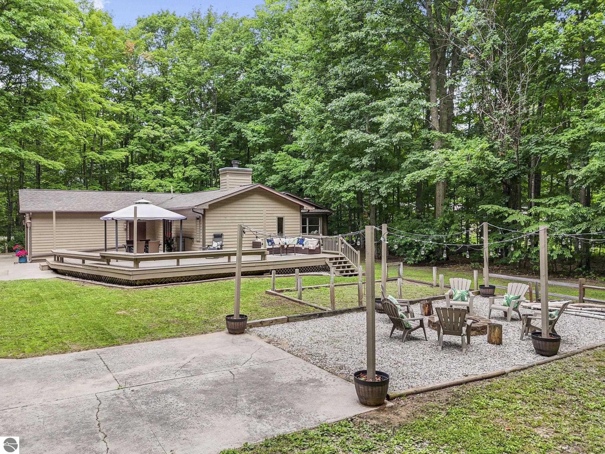 712 N South Long Lake Road