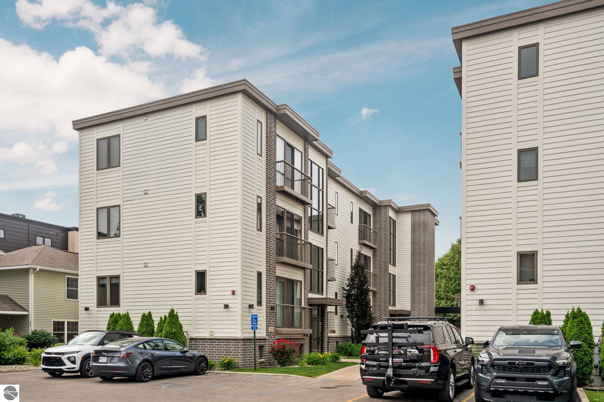 139 E Eighth Street # 107