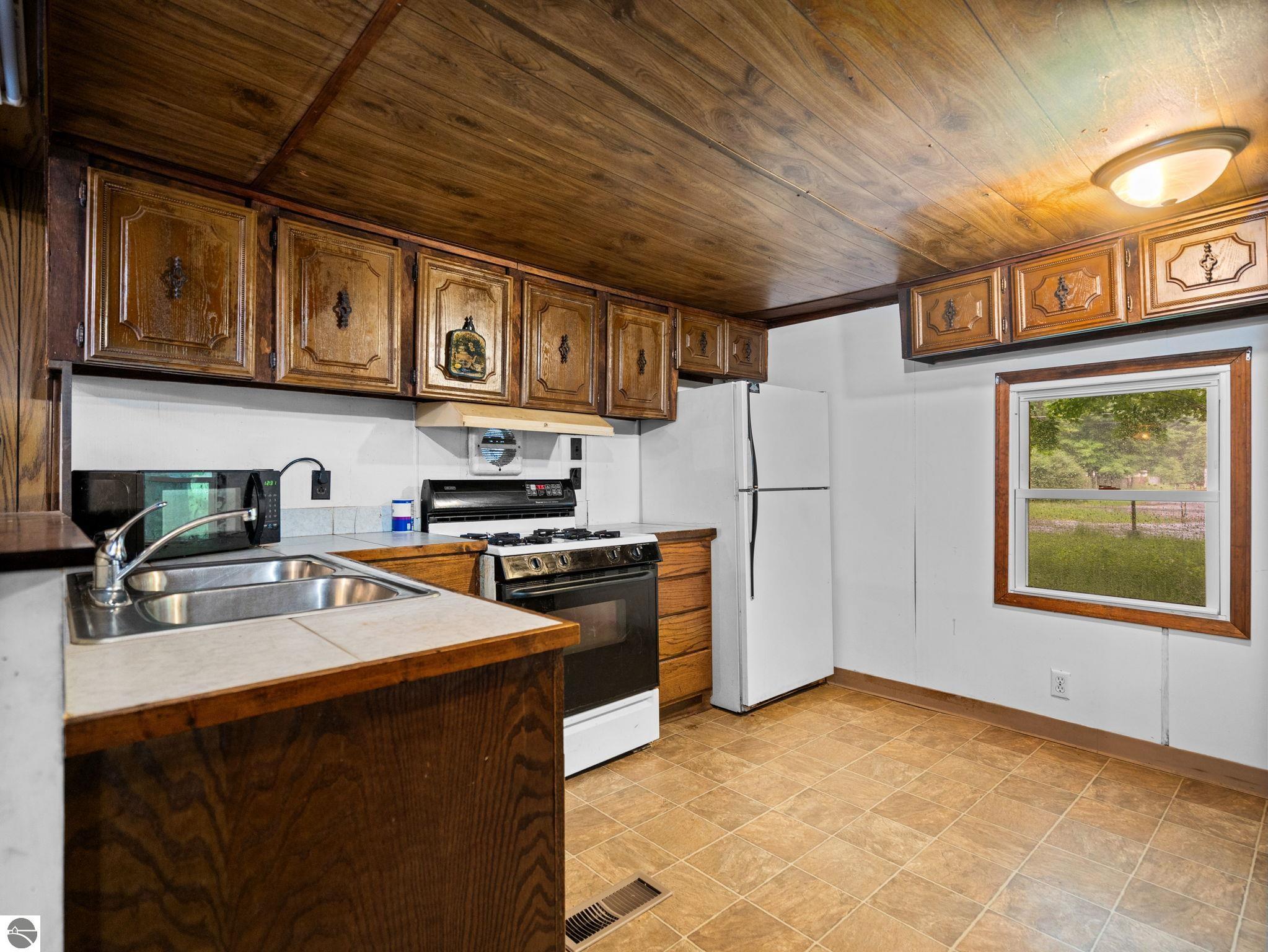 4519 E Mobile Trail