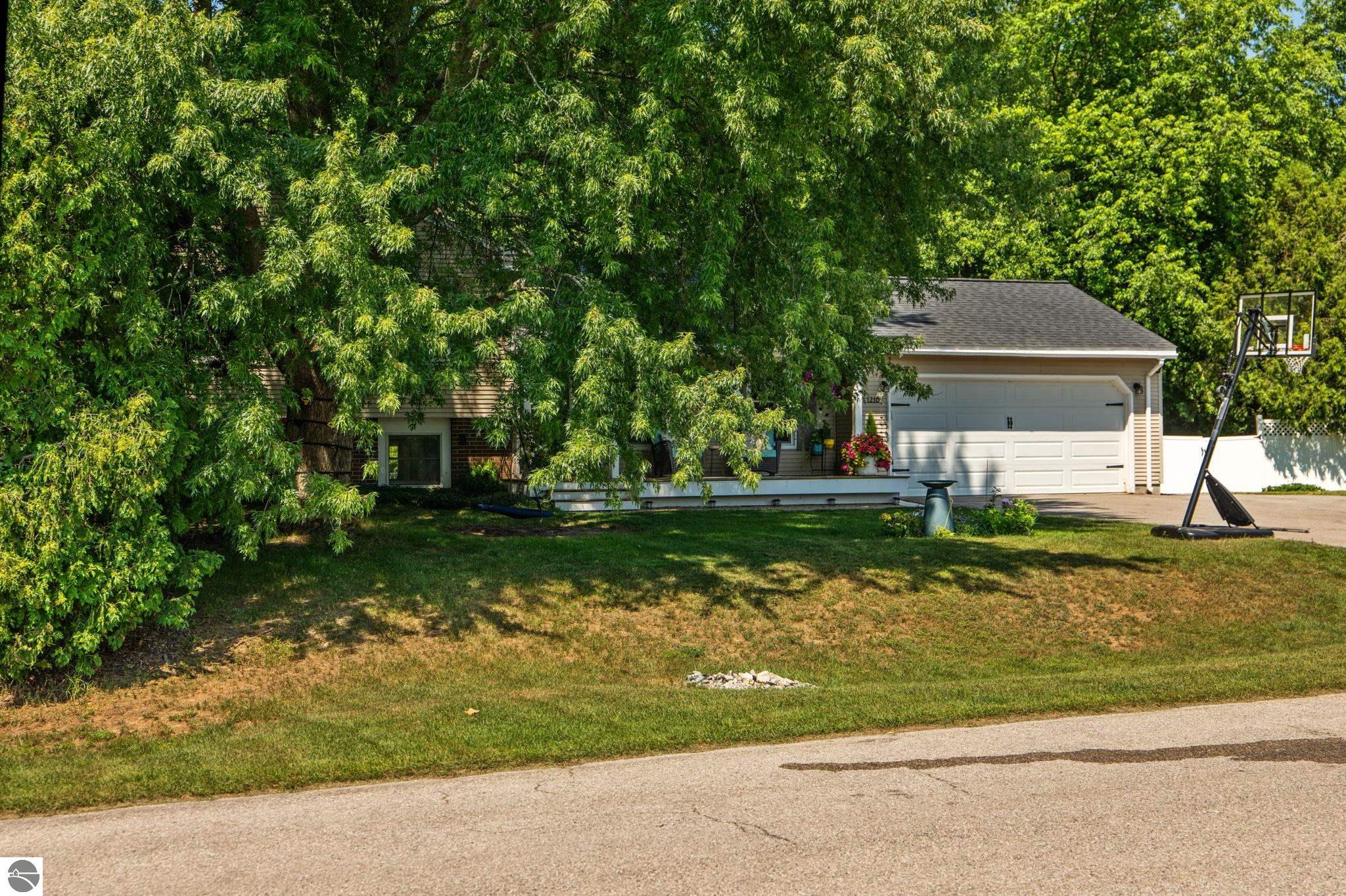 1216 Valley Drive