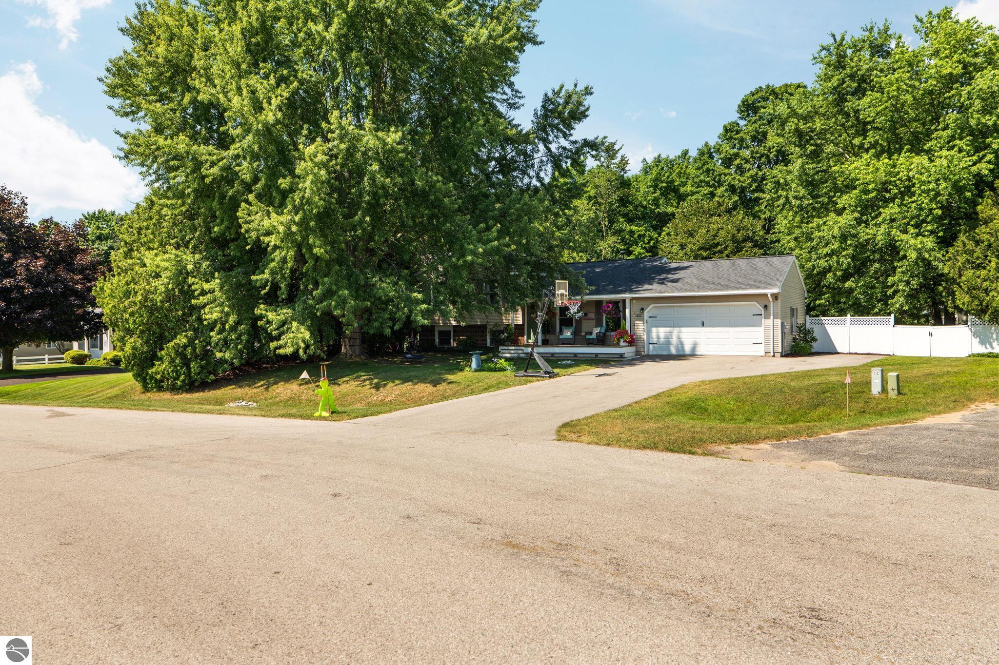 1216 Valley Drive