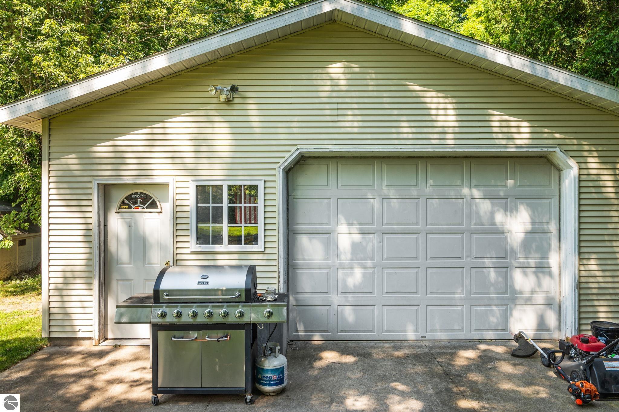 1216 Valley Drive