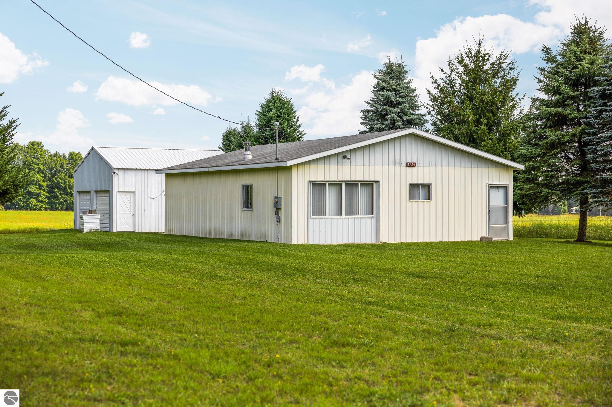 6726 S Snyder Road, SW