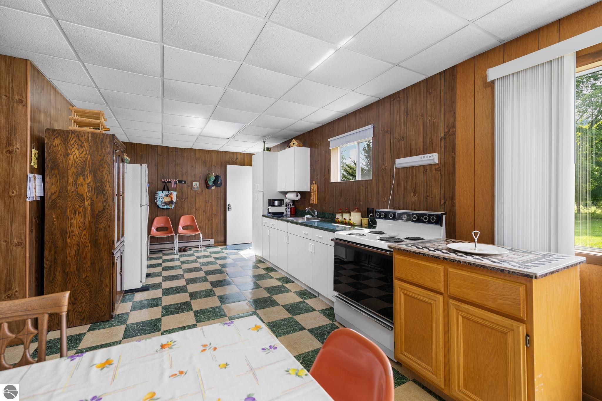 6726 S Snyder Road, SW