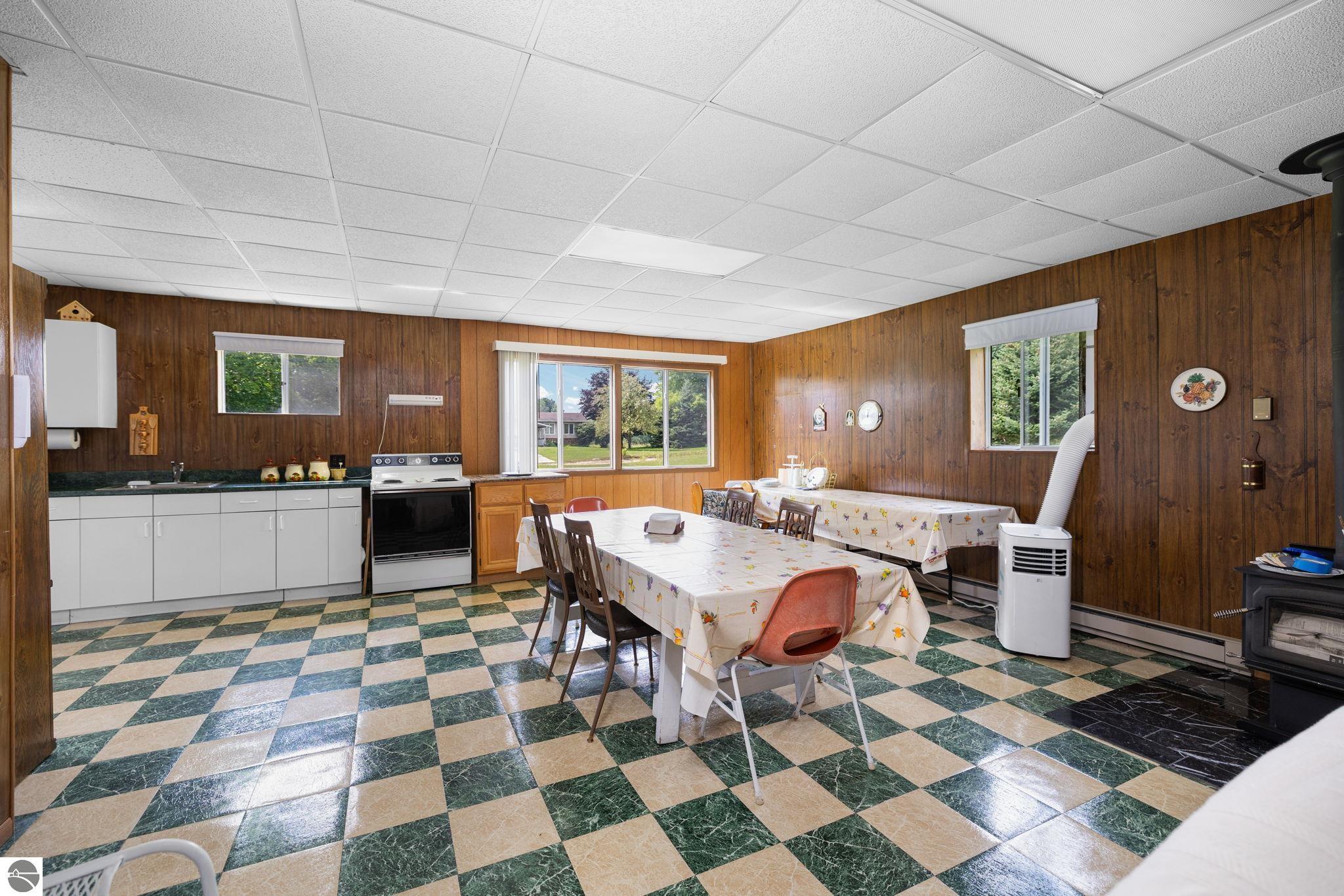 6726 S Snyder Road, SW