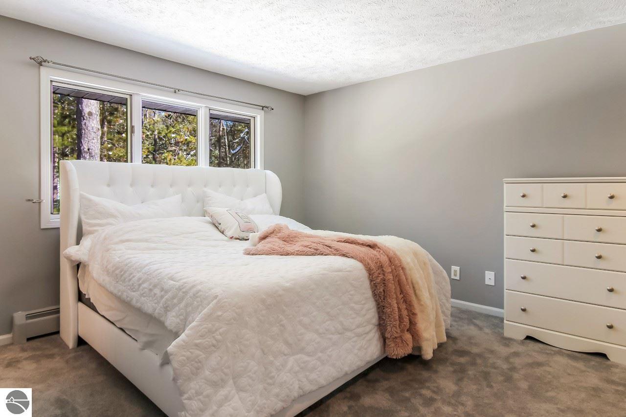 3814 Maid Marian Lane
