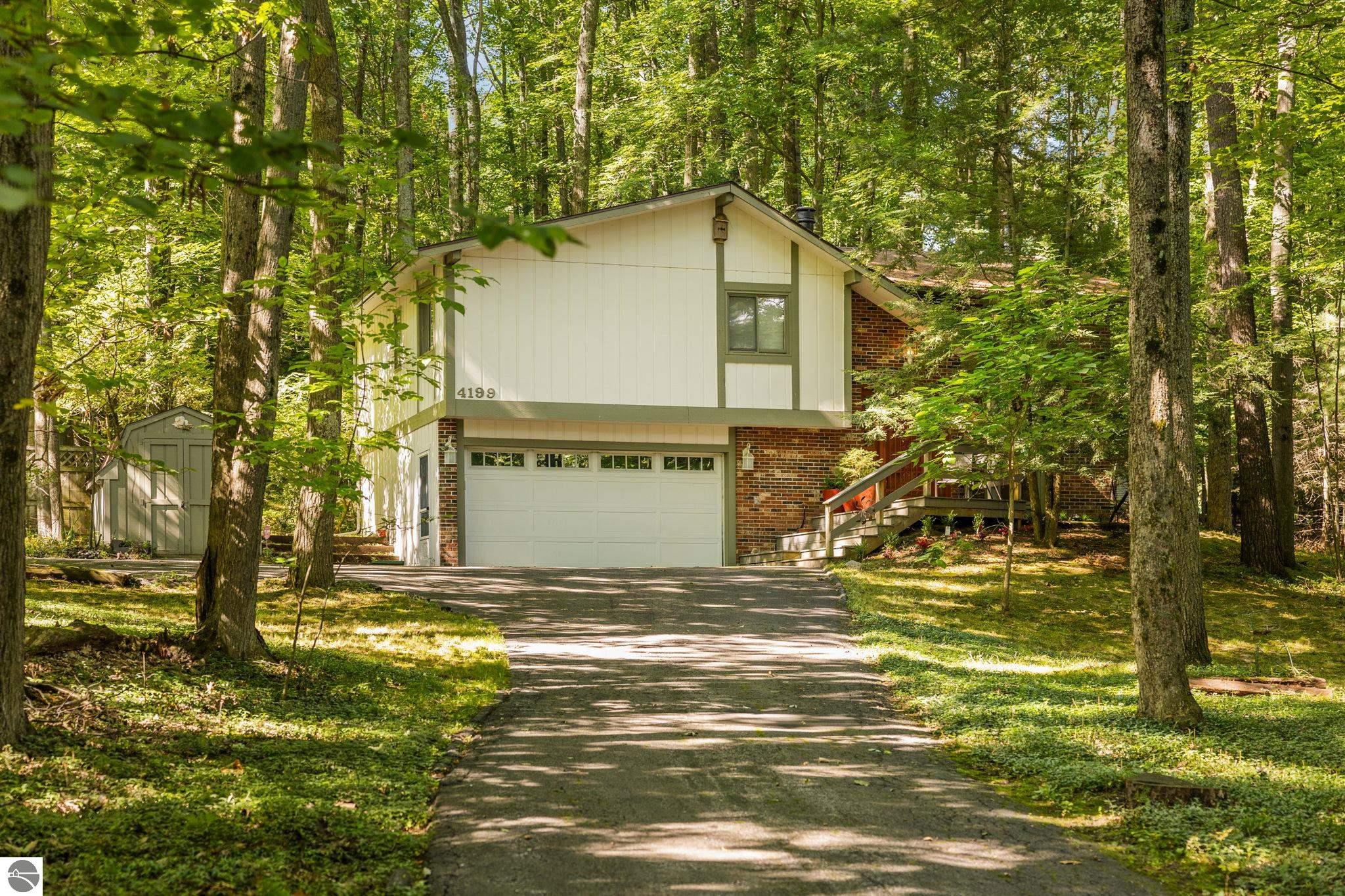 4199 Circle View Drive
