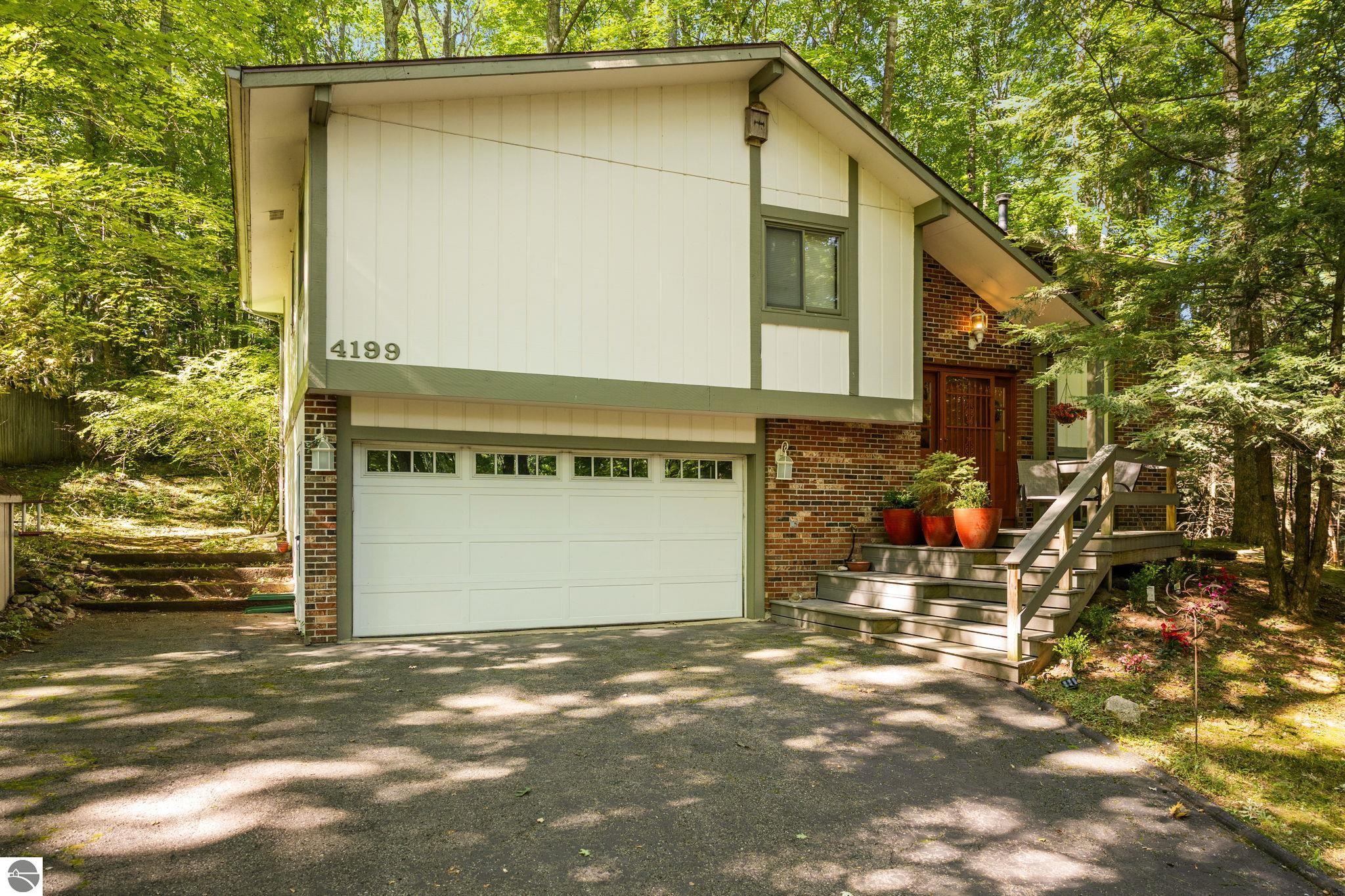 4199 Circle View Drive