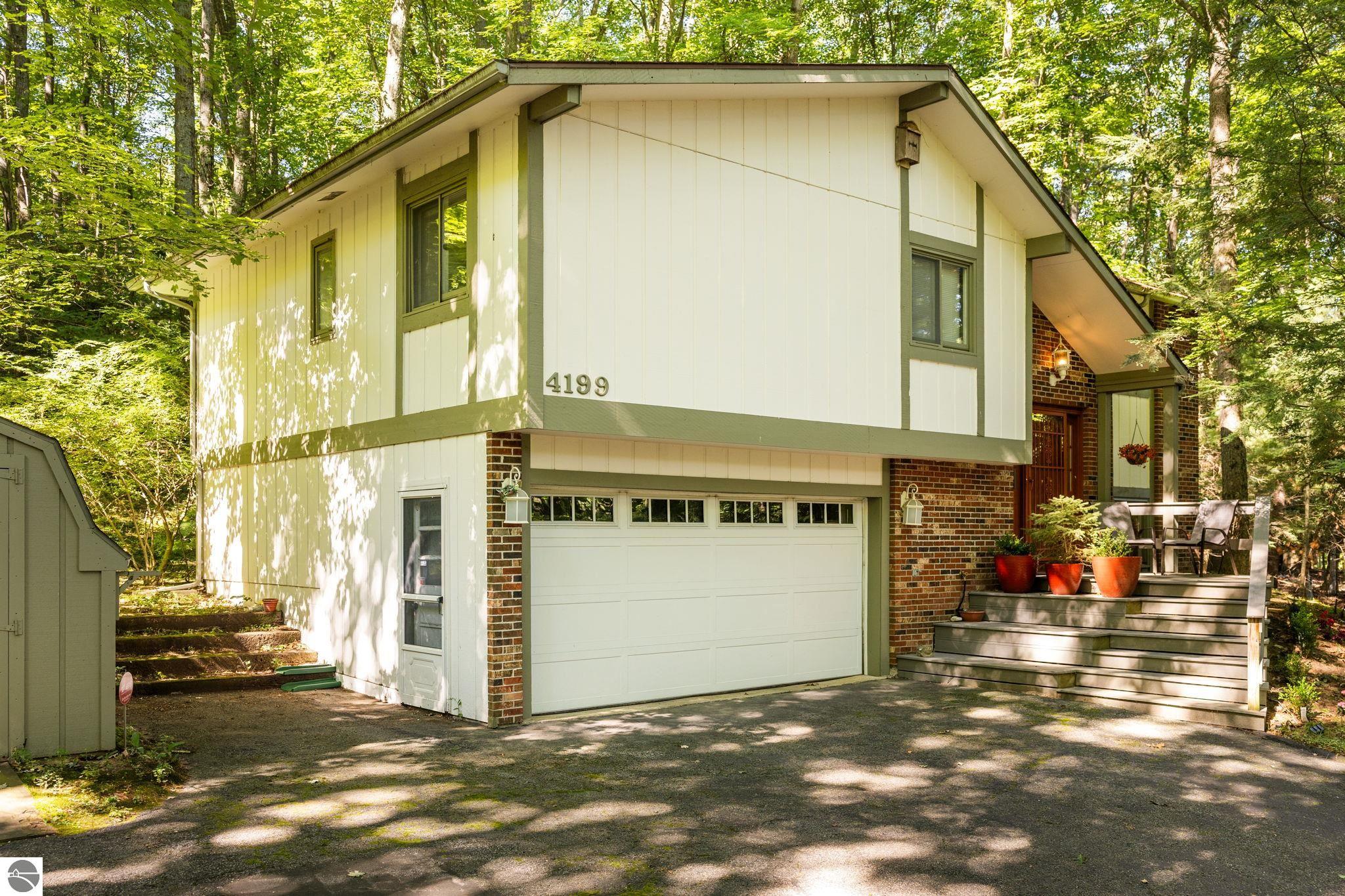 4199 Circle View Drive