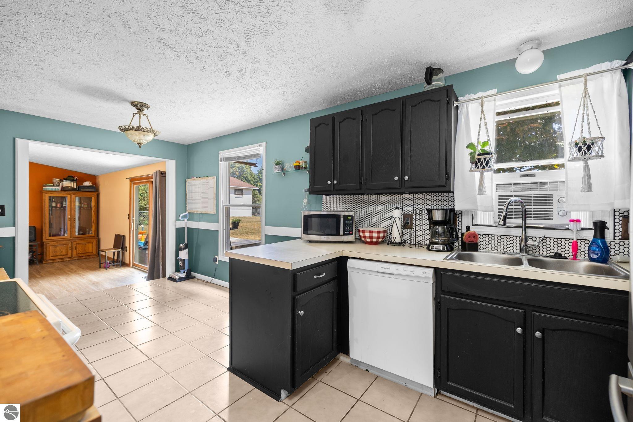 3137 Horseshoe Drive