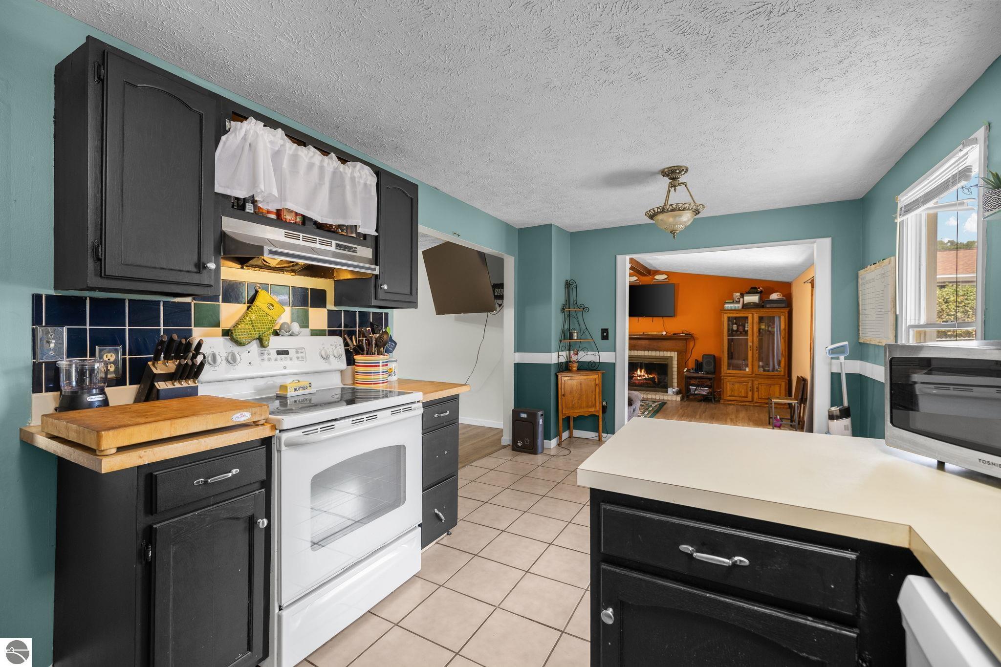 3137 Horseshoe Drive