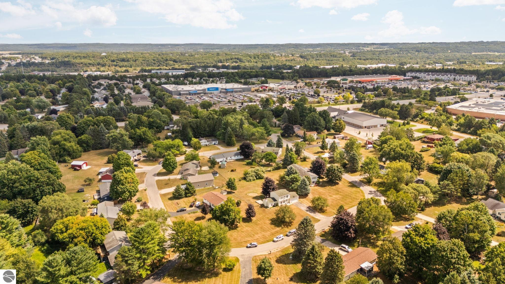 3137 Horseshoe Drive