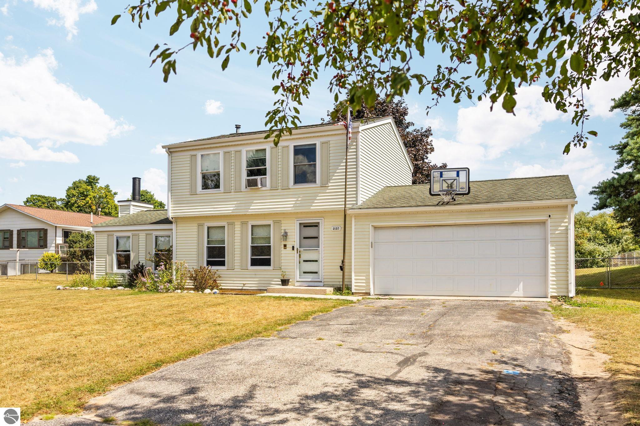 3137 Horseshoe Drive